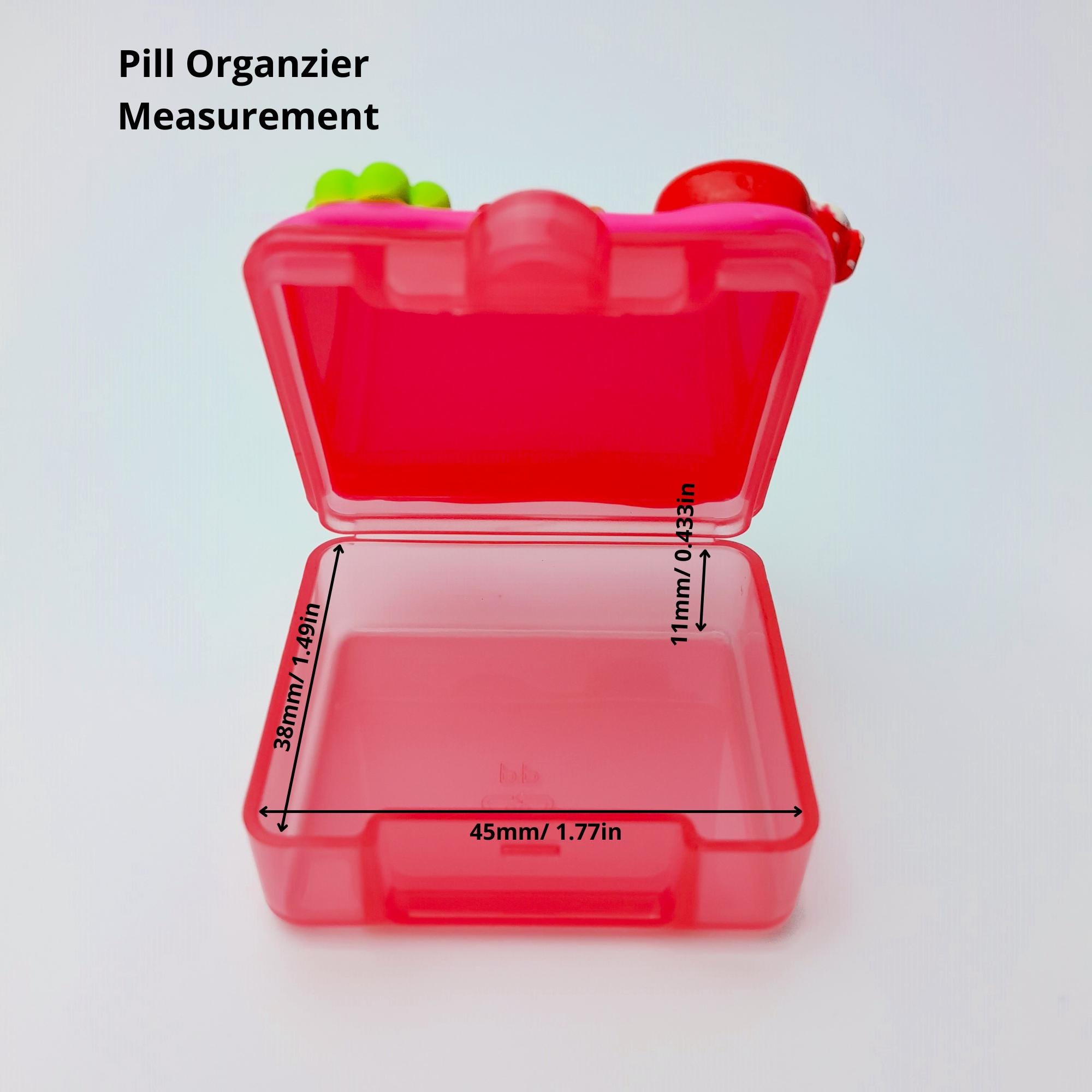 Tages-Pillenbox „Regenbogen-Erdbeer-Hasenliebe“ – Pillendose für einen Tag, Pillenbehälter, Pillenetui für einen Tag, Pillendose für Tag und Nacht