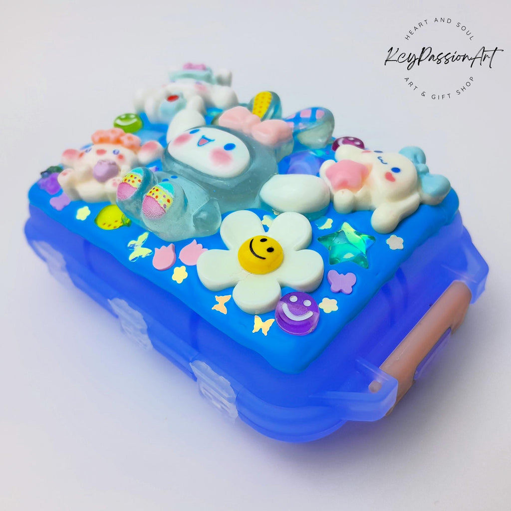 Cute and Chubby White Puppy Decorated Flip-Fold 10 Compartments Pill Box