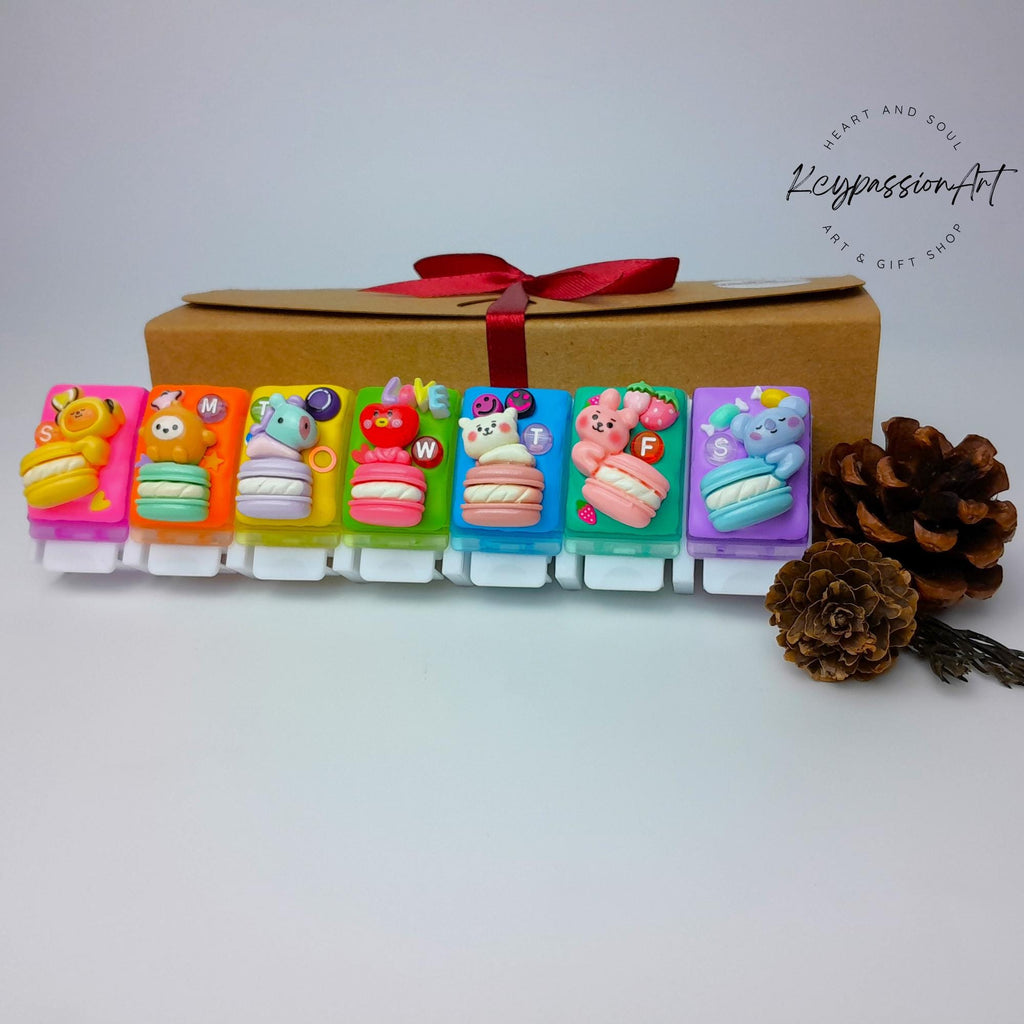 Macarons 21 With Love - Straight Day Pill Box