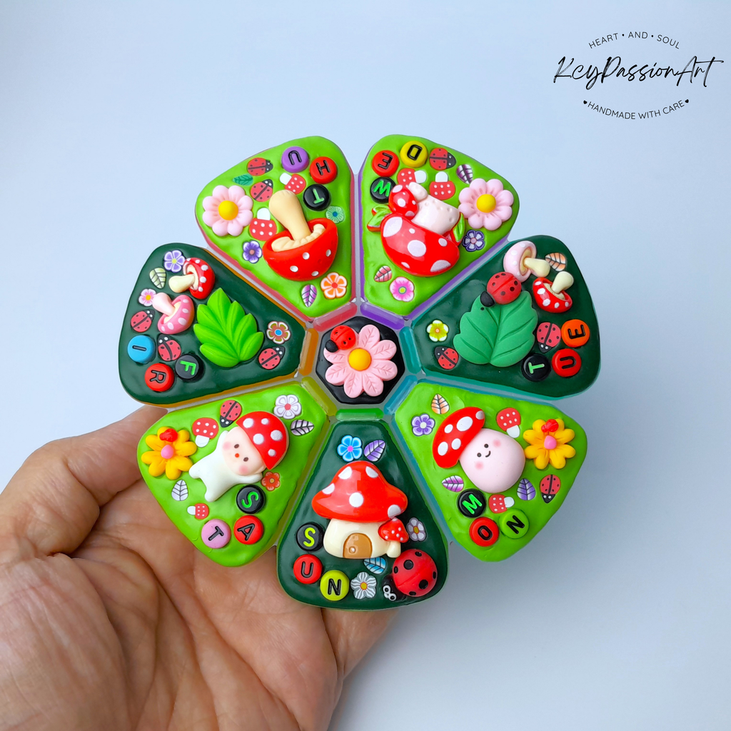 XL 7-Tage-Pillenbox „Pilz-Trend“, 8 Fächer, Medikamentenspender, niedliche Pillendose für Tag und Nacht