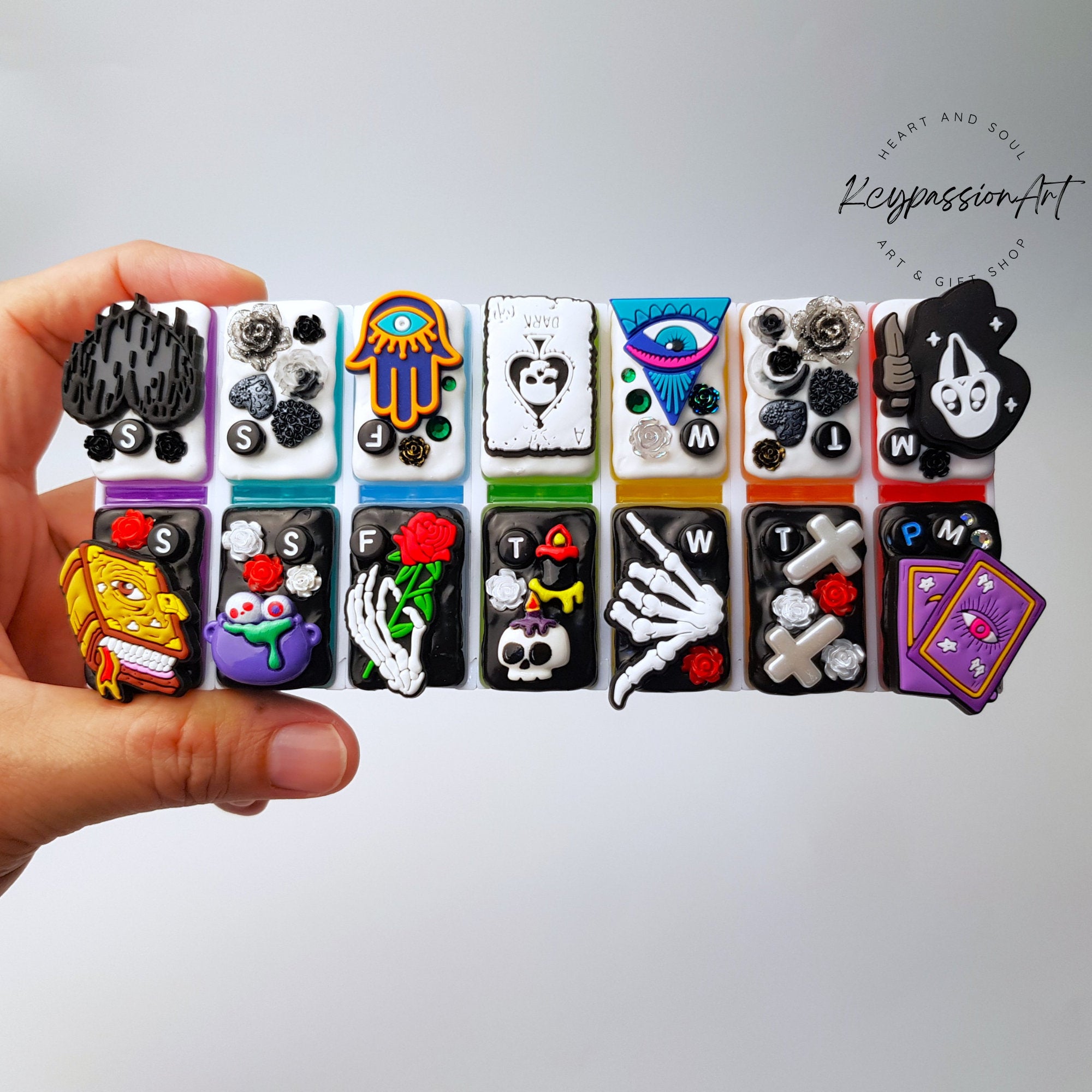 Witchcraft Decorated 14 Compartments Detachable Pill Box