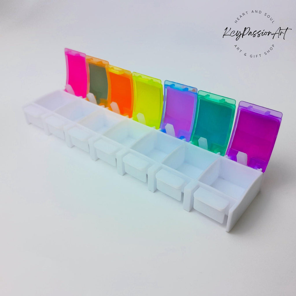 Cheeky Chick Glow - Straight Pill Box