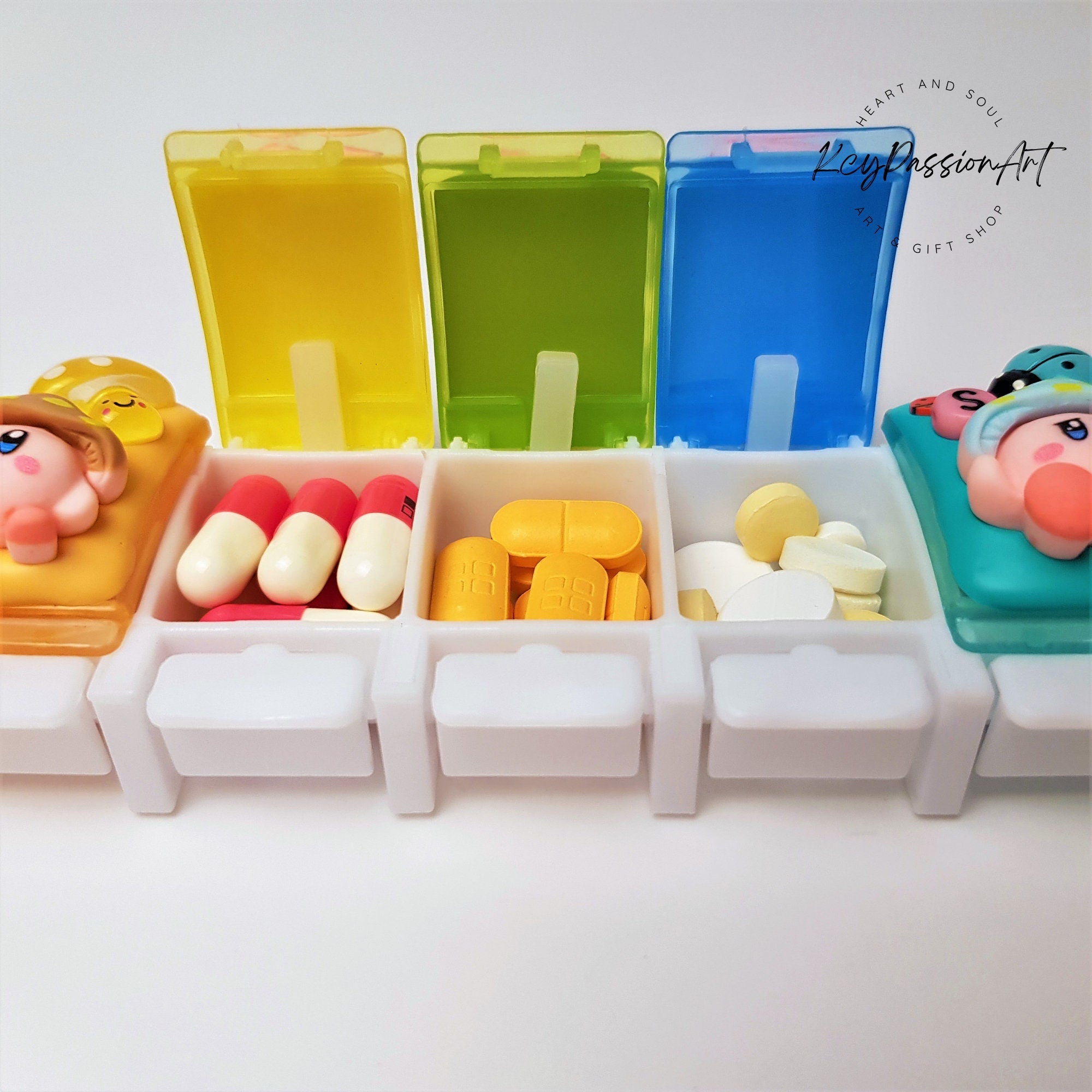 7-Tage-Pillenbox „7 magische Pilze“ – Niedliche Pillendose, Medikamenten- und Vitaminspender, Wochen-Pillenbox