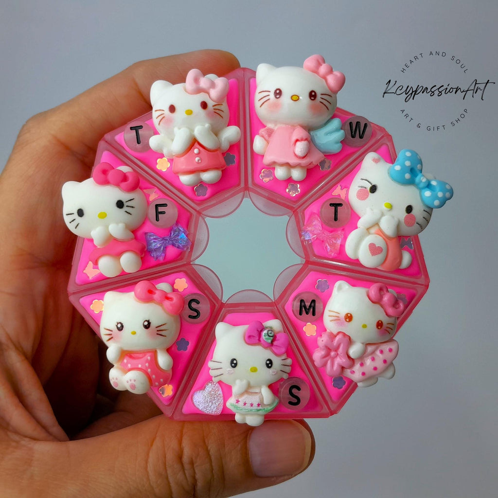 Cutie Kawaii Cat - Heptagon Pill Box