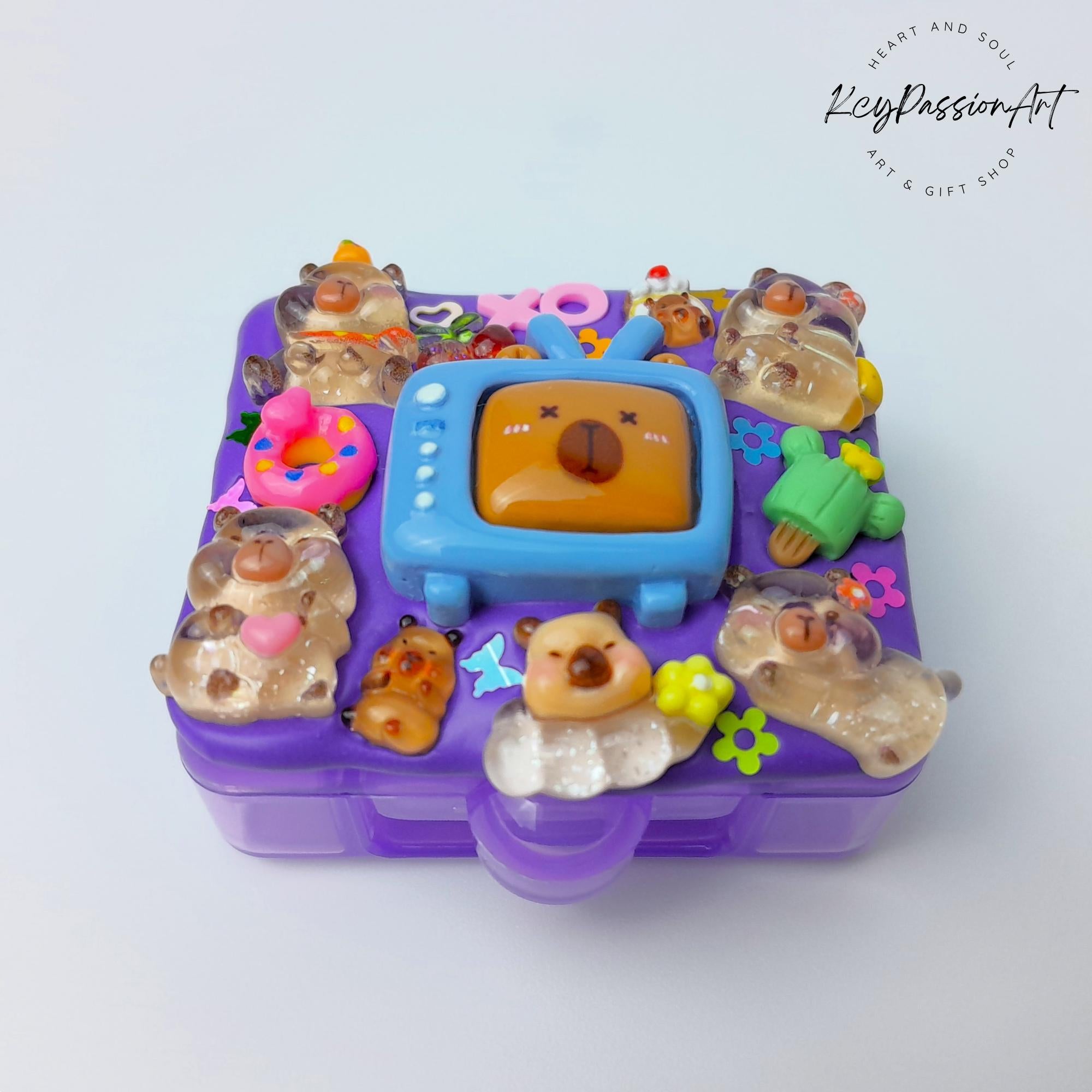 Capybara Love - Single Pill Box