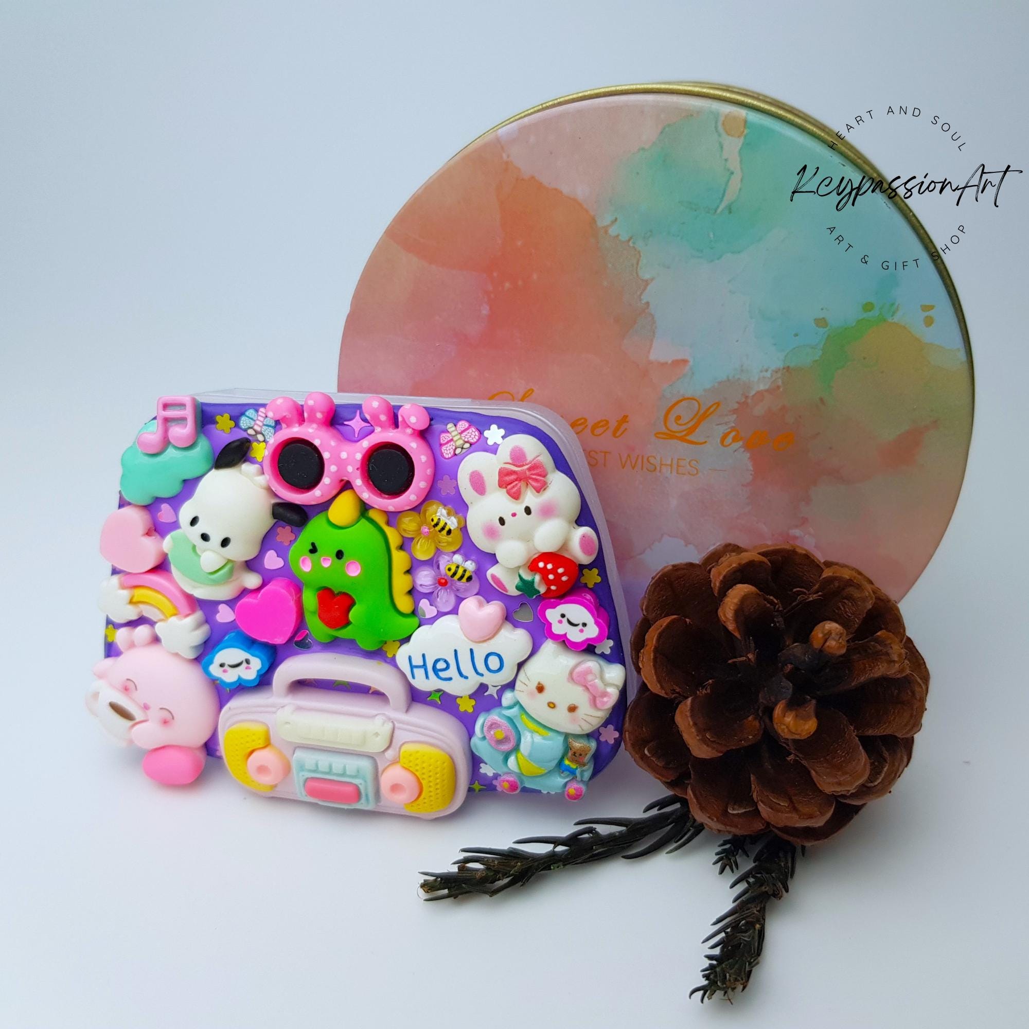 5-Tage-Pillenbox „Kawaii Friends Hangouts“ – Pillendose für morgens und abends, Pillenbehälter, 5-Tage-Pillenetui, Pillenbox für Tag und Nacht