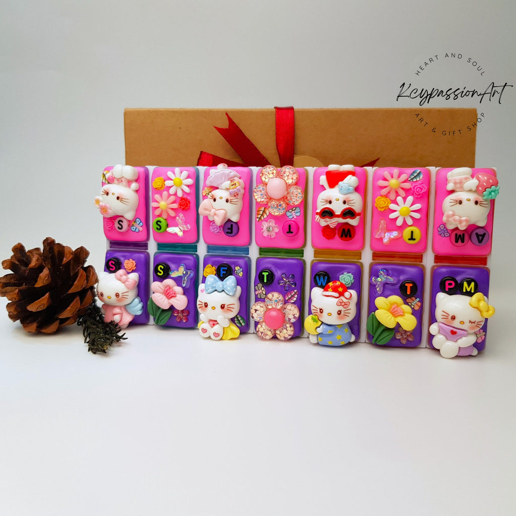 Cute White Kitten - Detachable Pill Box