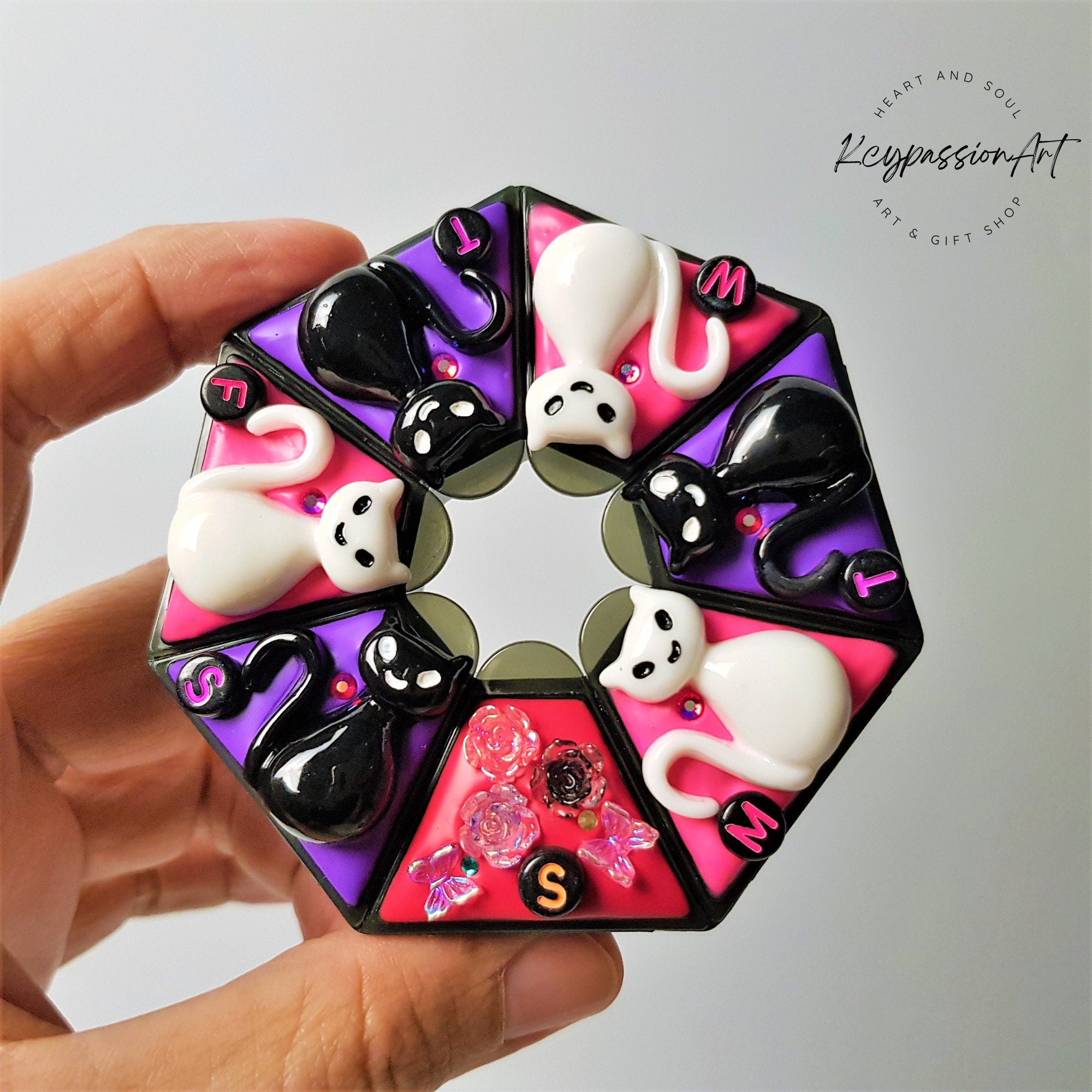 Mysterious Cats - Heptagon Pill Box