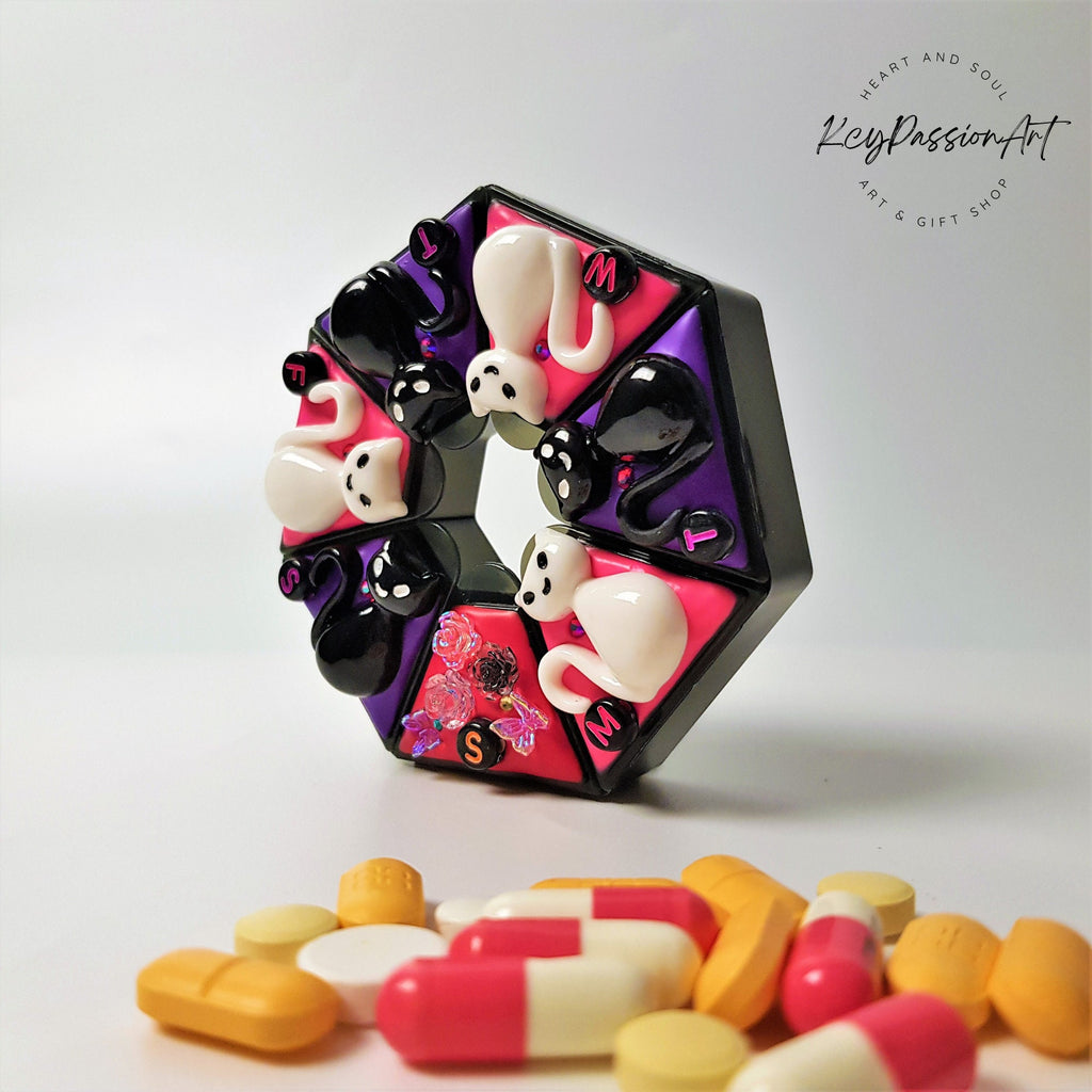 Mysterious Cats - Heptagon Pill Box