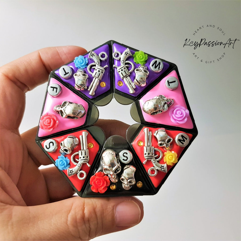 Skulls Guns & Roses - Heptagon Pill Box