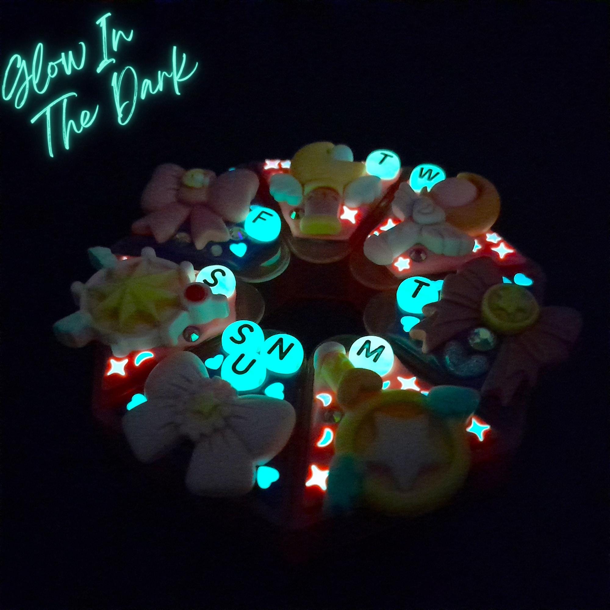 7-Tage-Pillenbox „Zauberstäbe &amp; Bänder“ – Pillendose für morgens und abends, 7 Fächer, Pillendose mit Spender für Medikamente und Vitamine