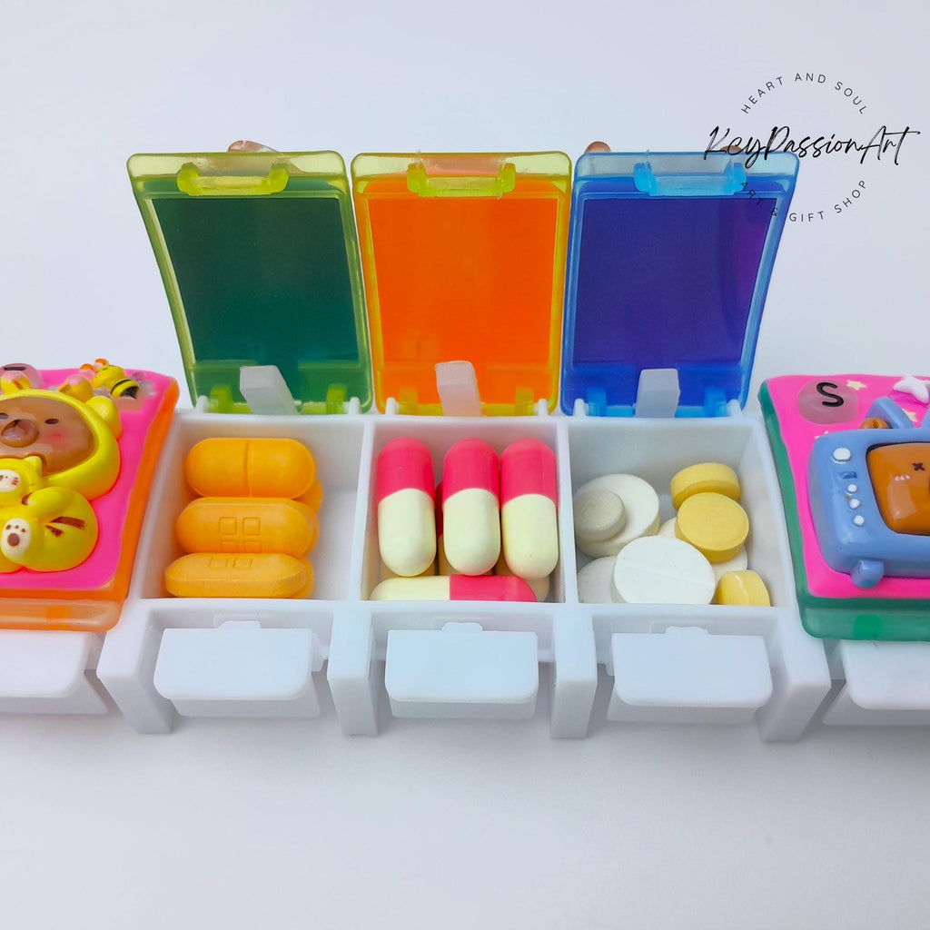 Capybara Glow - Straight Pill Box