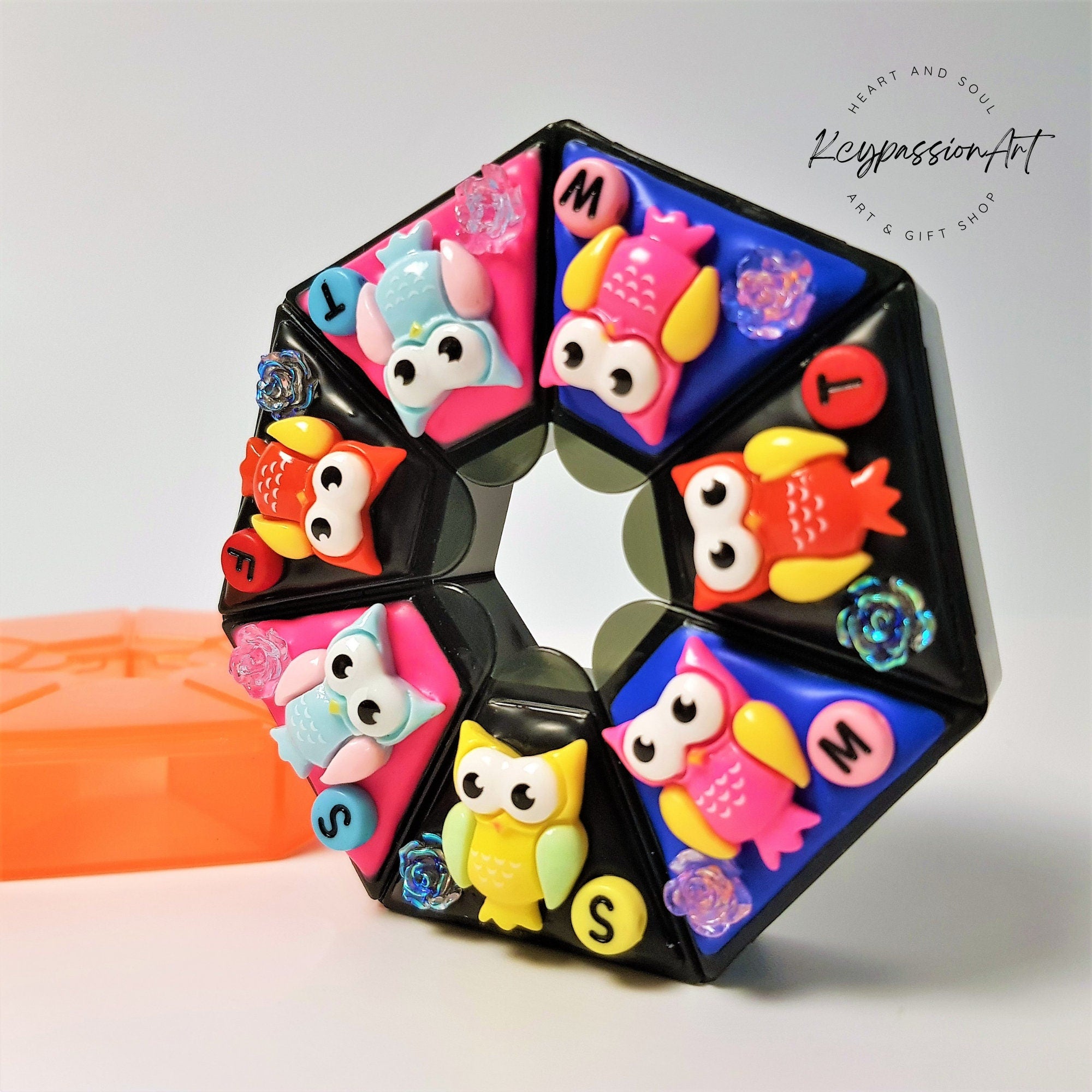 Colorful Wise Owls - Heptagon Pill Box