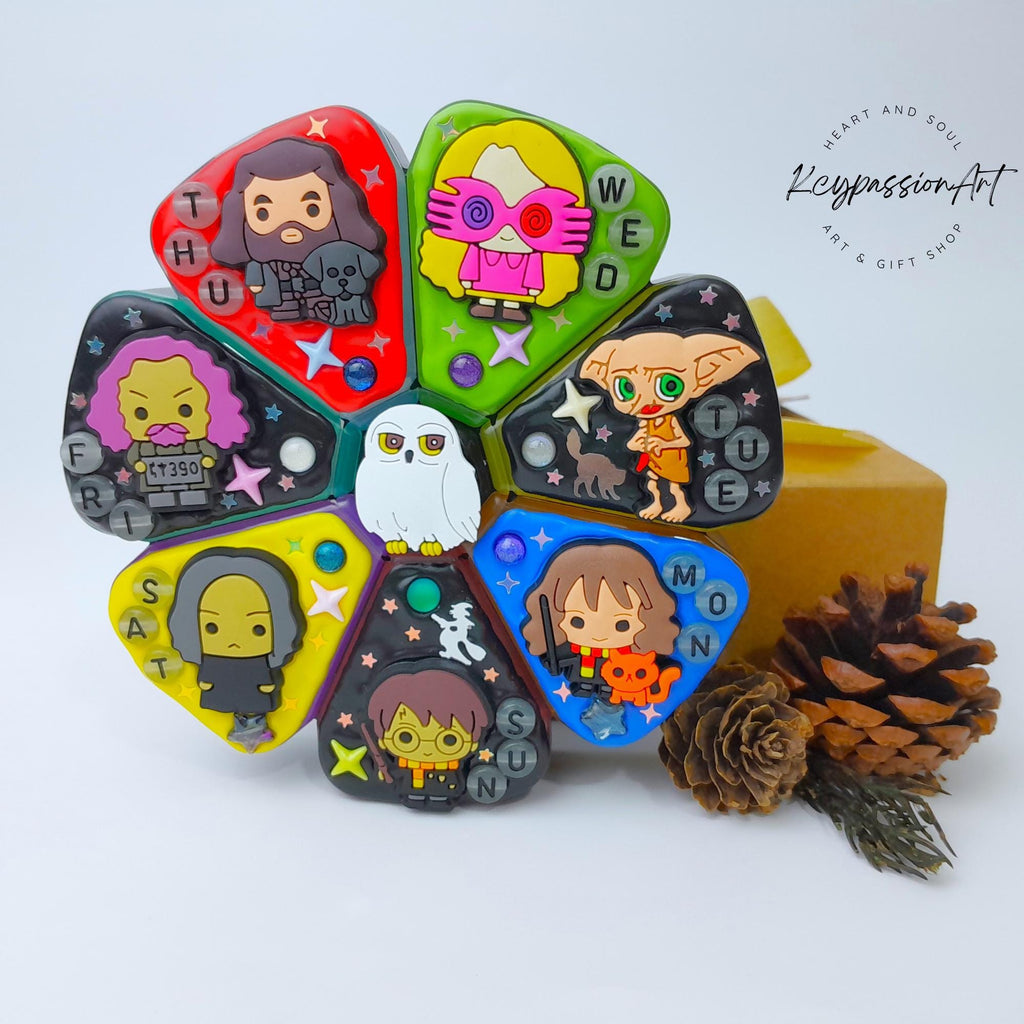 Cast Of The Wizards - XL Pill Box