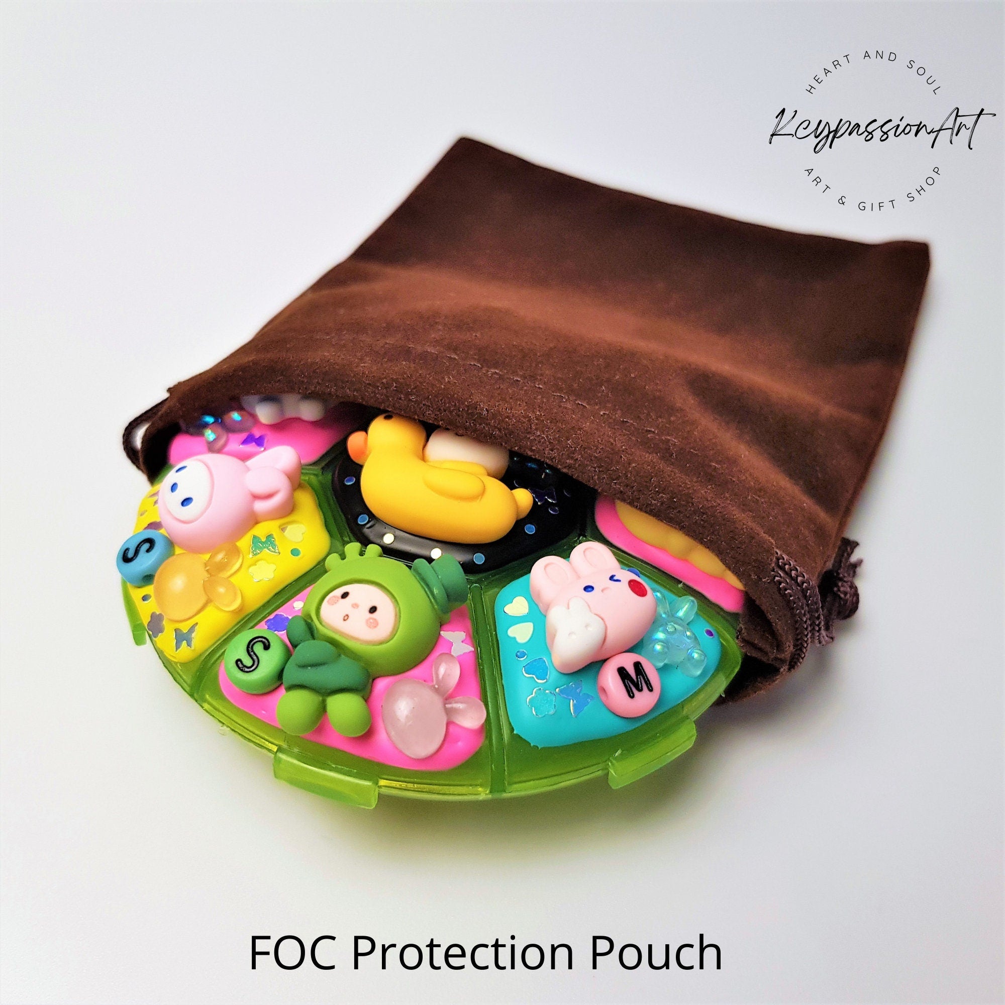 Glowy & Kawaii Round 8 Compartments Pill Box