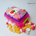 Pillenbox zum Aufklappen und Falten „I Love Lollipop“, geeignet für morgens und abends, inklusive Medikamenten- und Vitaminspender für 7 Tage, Pillendose für Tag und Nacht