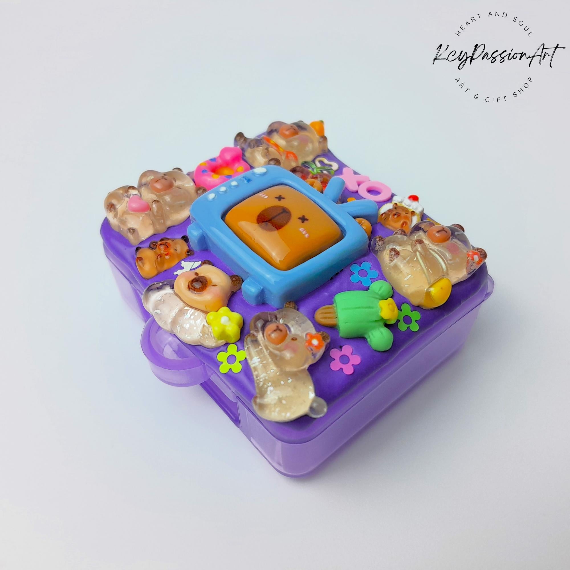 Capybara Love - Single Pill Box