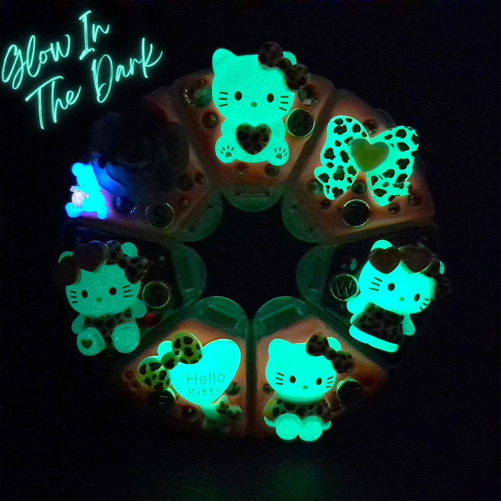 Spotted Kawaii Cat Decorated Round Pill Box