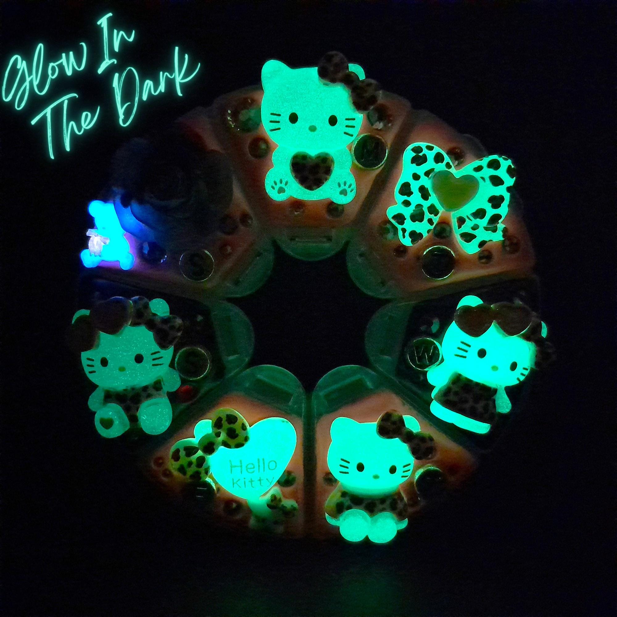 Spotted Kawaii Cat Decorated Round Pill Box