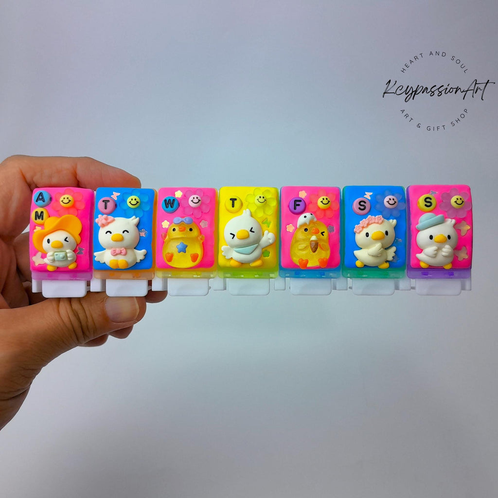 Cheeky Chick Glow - Straight Pill Box