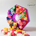 7-Tage-Pillenbox „United Kitten Cats“ für morgens und abends, Medikamenten- und Vitaminspender für 7 Tage, Pillendose für Tag und Nacht