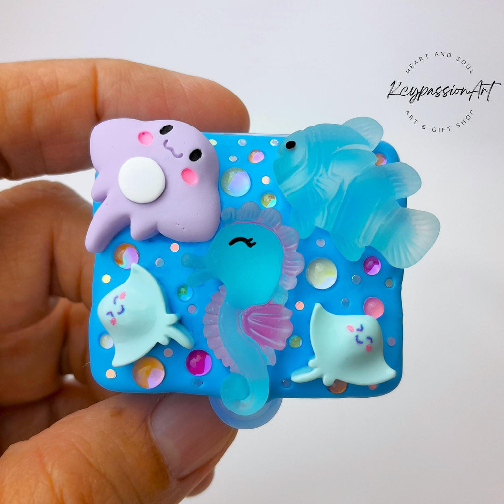 Pilulier Thalassophile : Organisateur journalier lumineux sur le thème de l'océan