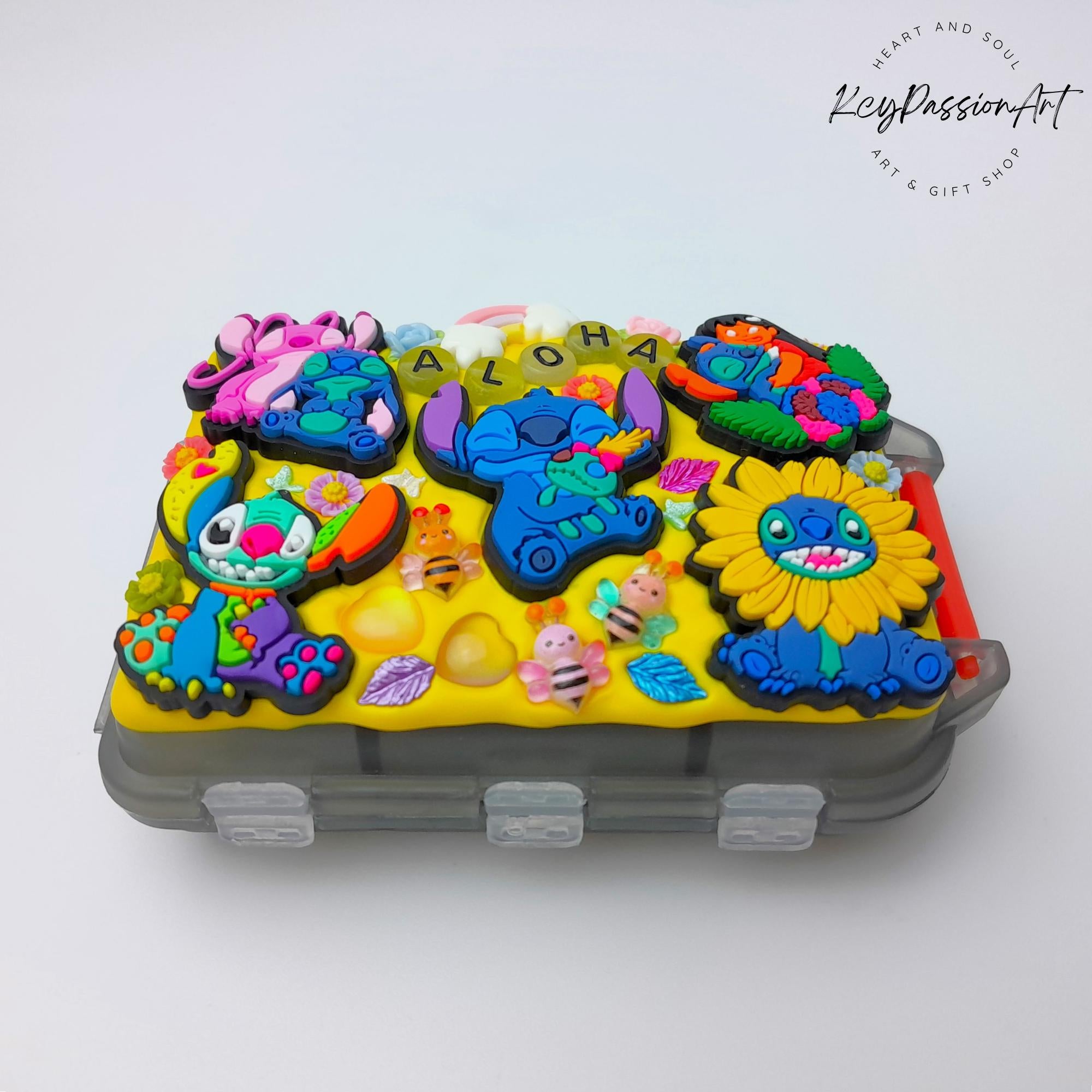 Aloha Friends - Flip Fold Pill Box