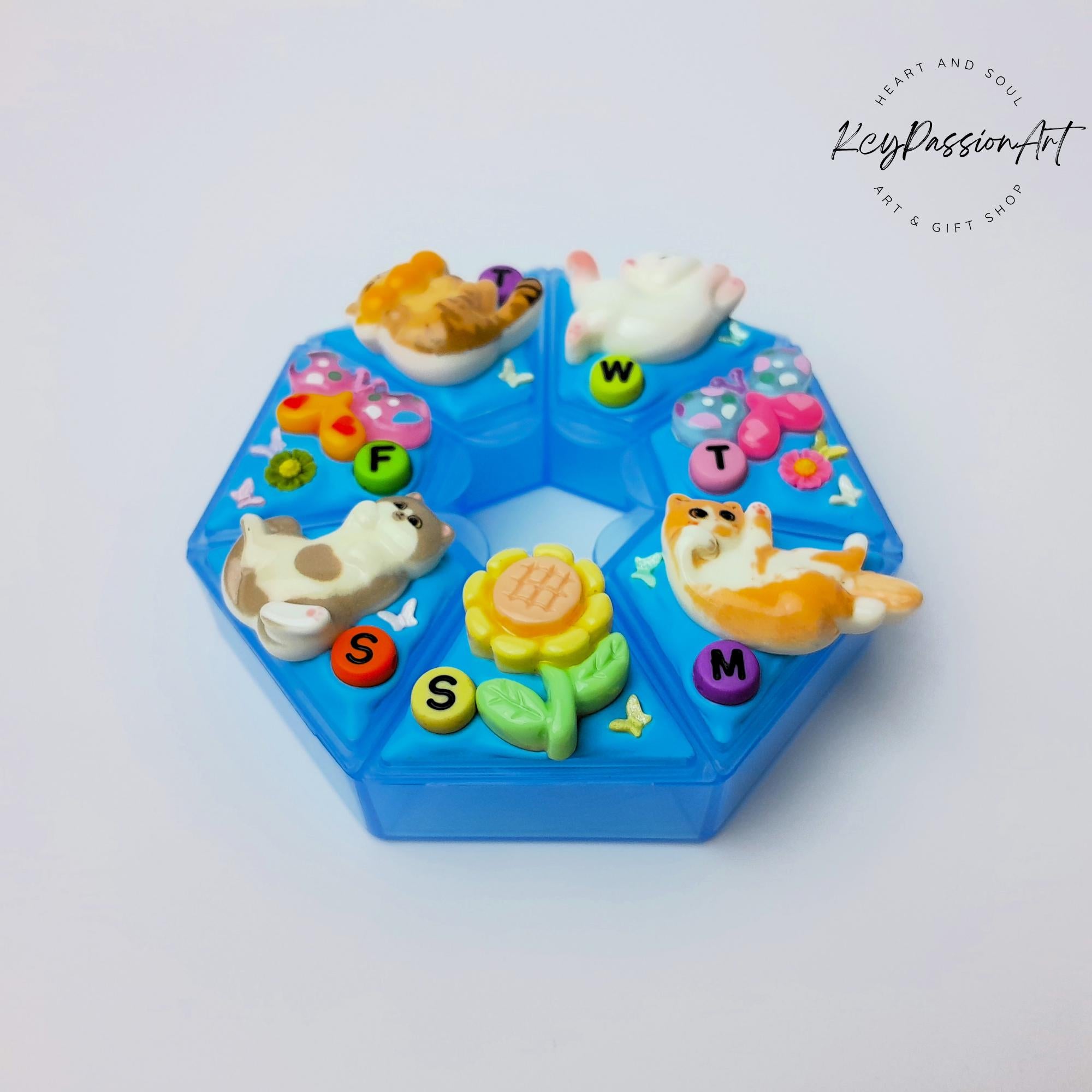 Cats And Butterflies Fun - Heptagon Pill Box