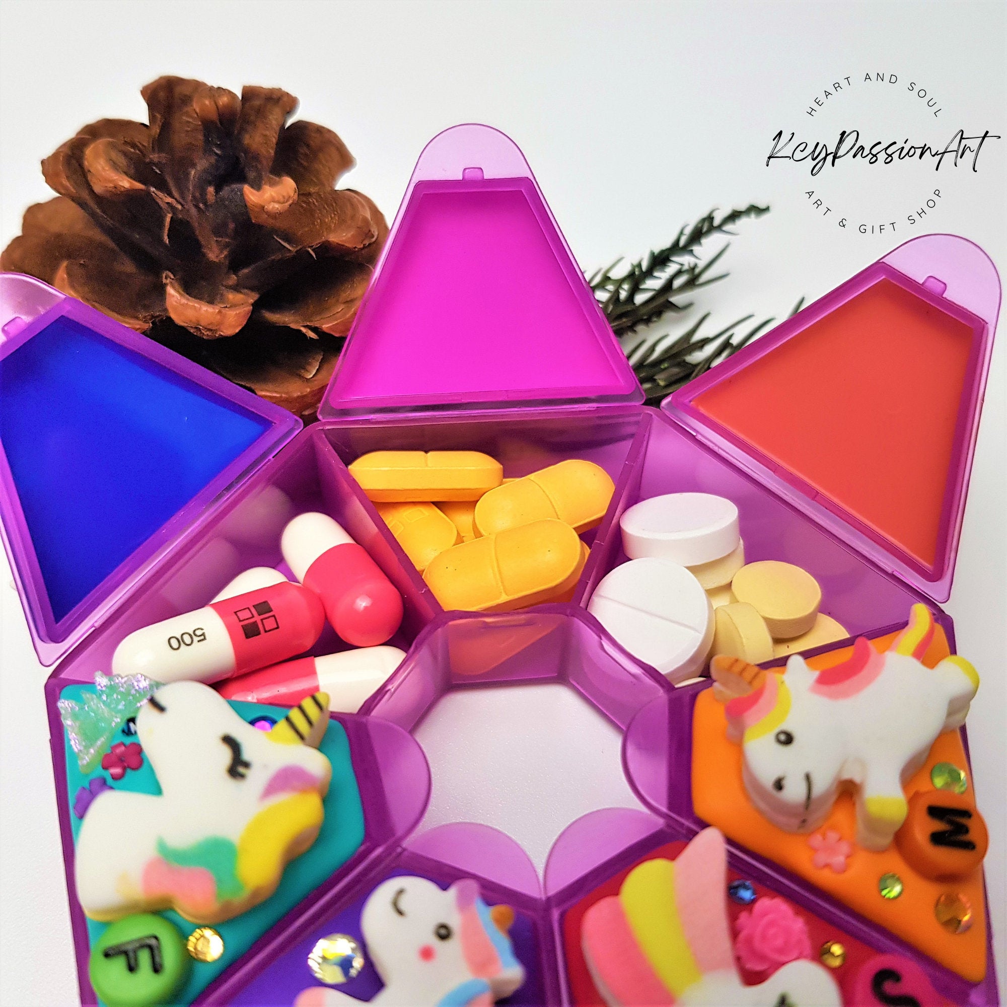 7-Tage-Pillenbox „Einhorn“ – Niedliche Pillendose, Pillenetui, Medikamenten- und Vitaminspender, Wochen-Pillenbox