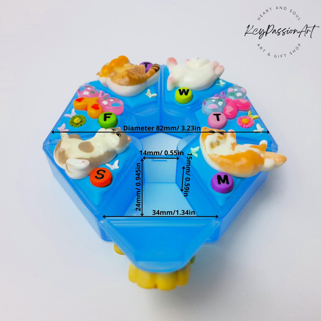 Pilulier décoré 7 jours « Chats et papillons » - Boîte à pilules pour médicaments, vitamines et compléments alimentaires