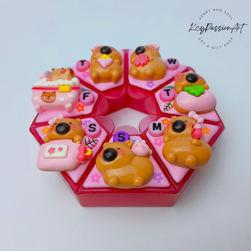Sweet Capybara - Heptagon Pill Box