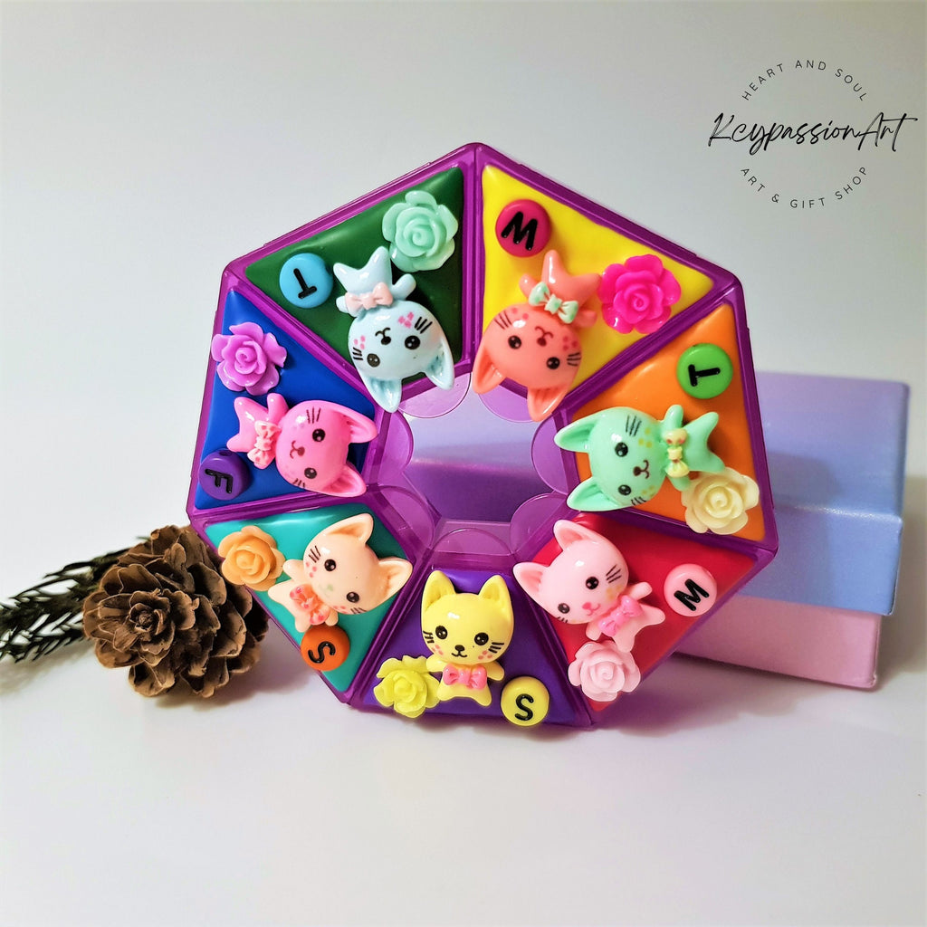 7-Tage-Pillenbox „United Kitten Cats“ für morgens und abends, Medikamenten- und Vitaminspender für 7 Tage, Pillendose für Tag und Nacht