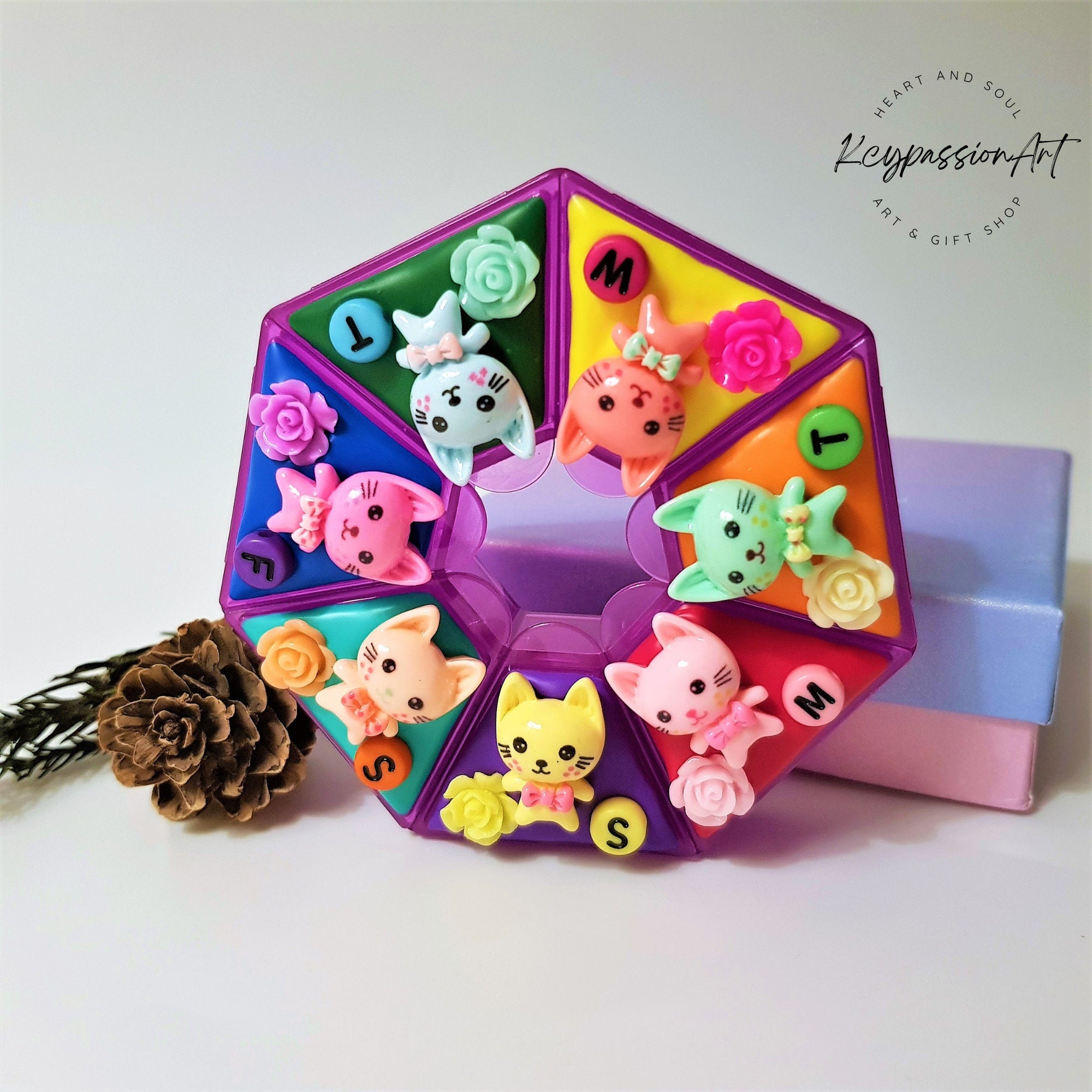 7-Tage-Pillenbox „United Kitten Cats“ für morgens und abends, Medikamenten- und Vitaminspender für 7 Tage, Pillendose für Tag und Nacht