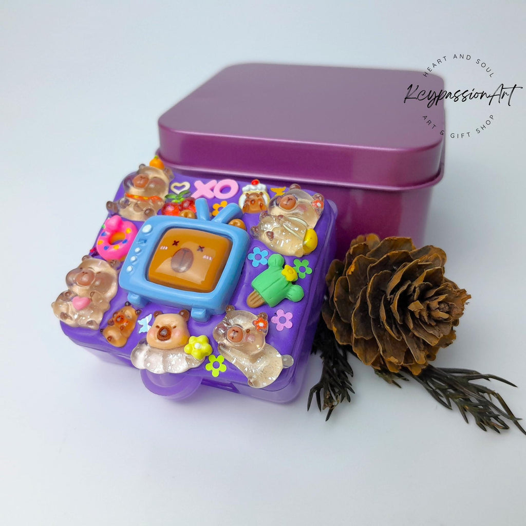 Capybara Love - Single Pill Box