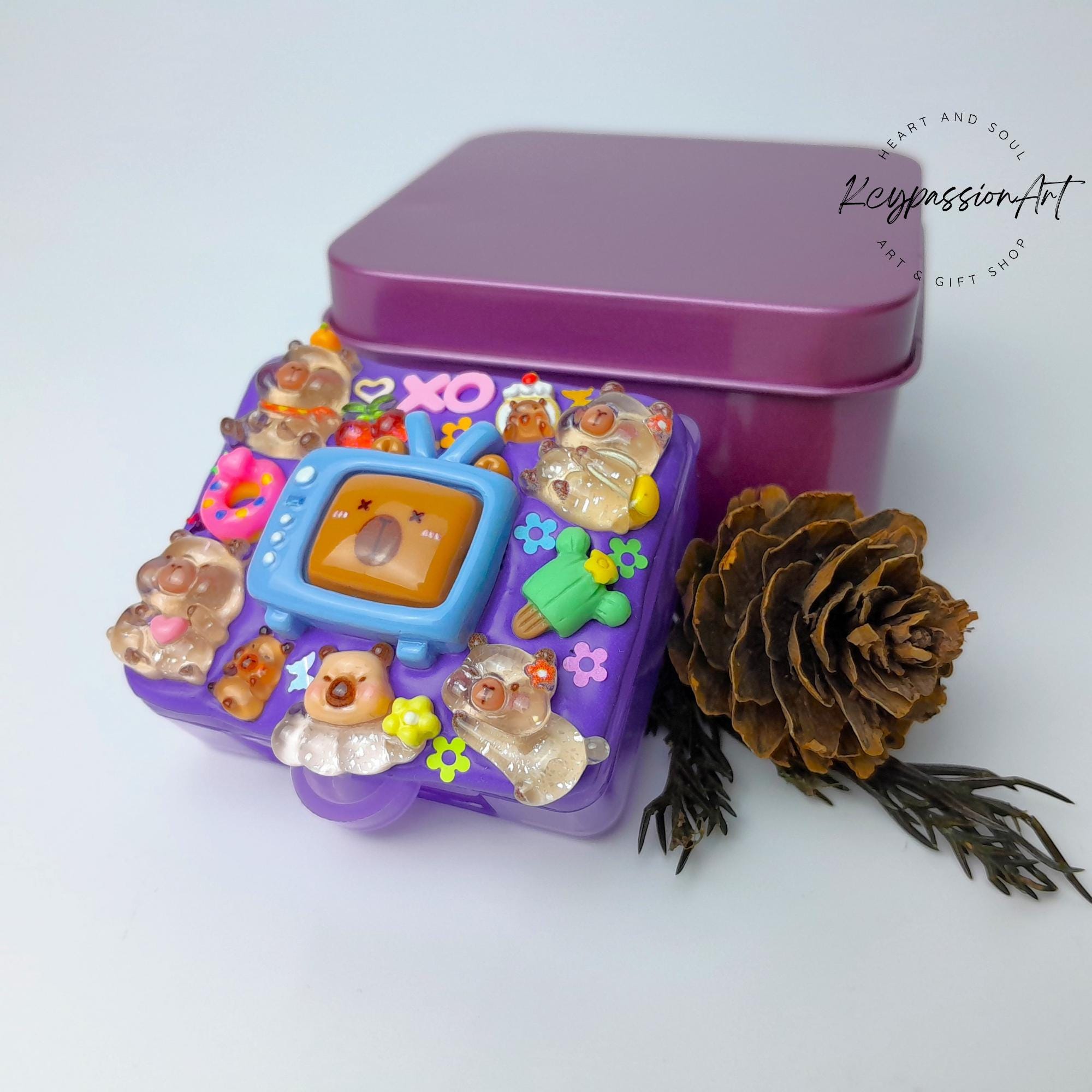 Capybara Love - Single Pill Box