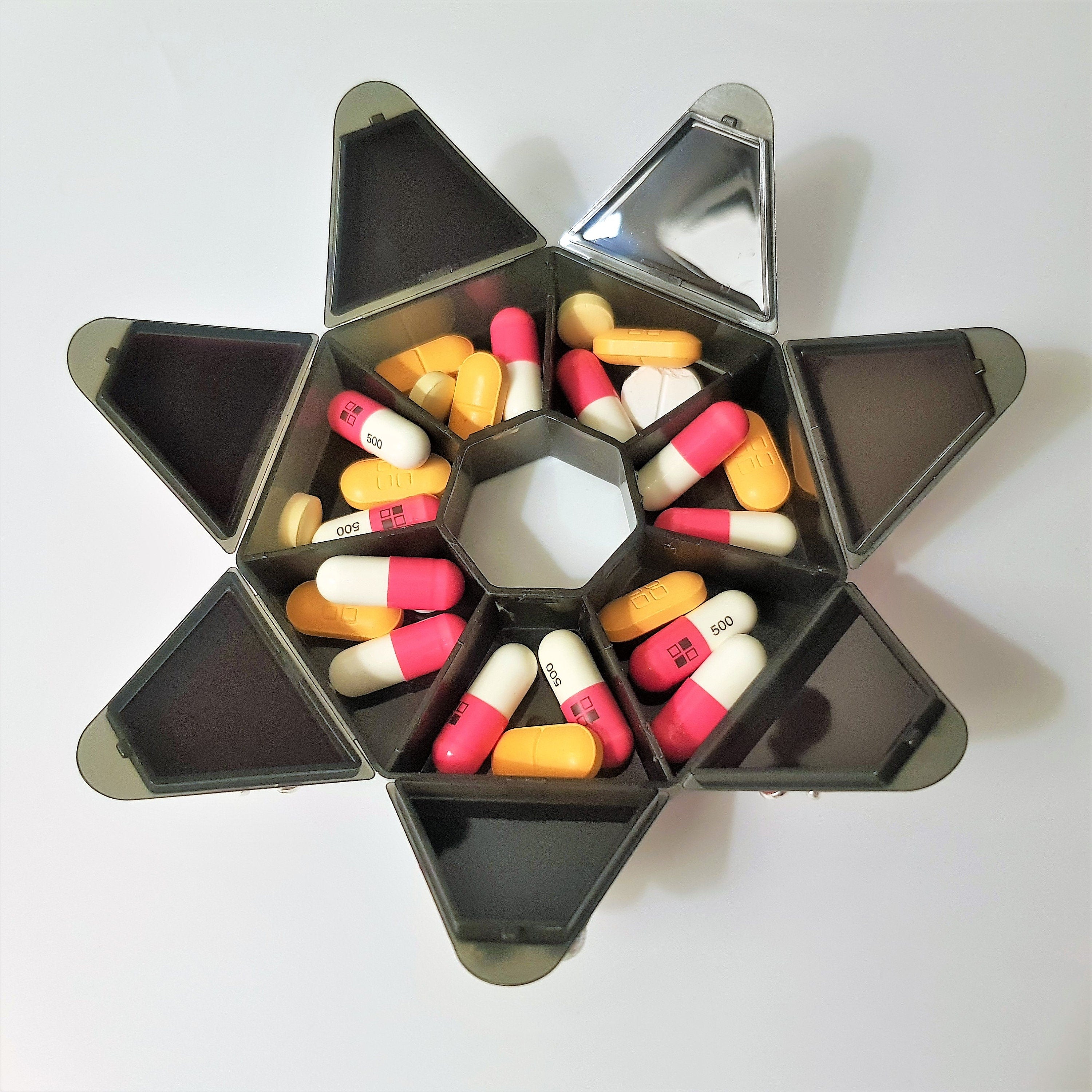 Skulls Guns & Roses - Heptagon Pill Box