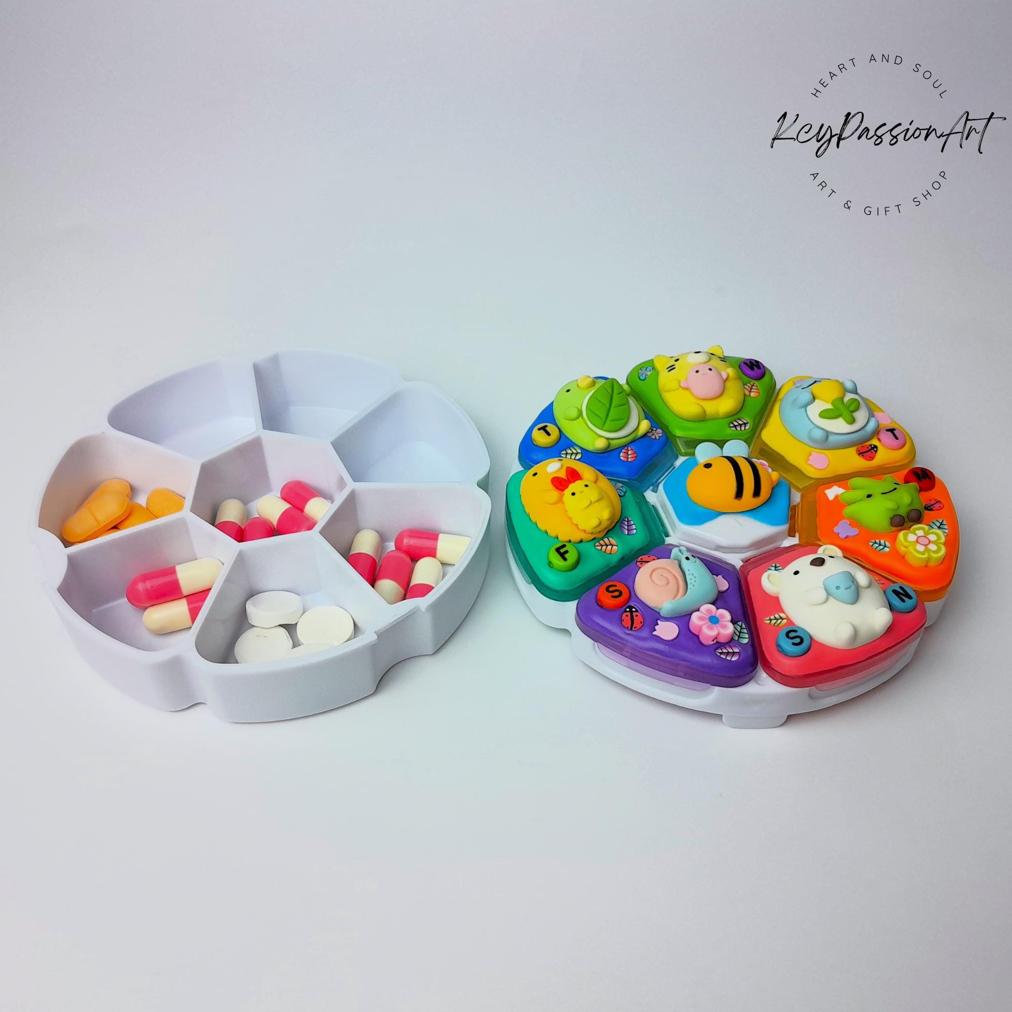 Pilulier décoratif 7 jours « Jardin paisible » à 8 compartiments, distributeur de médicaments et compléments alimentaires, joli pilulier jour/nuit