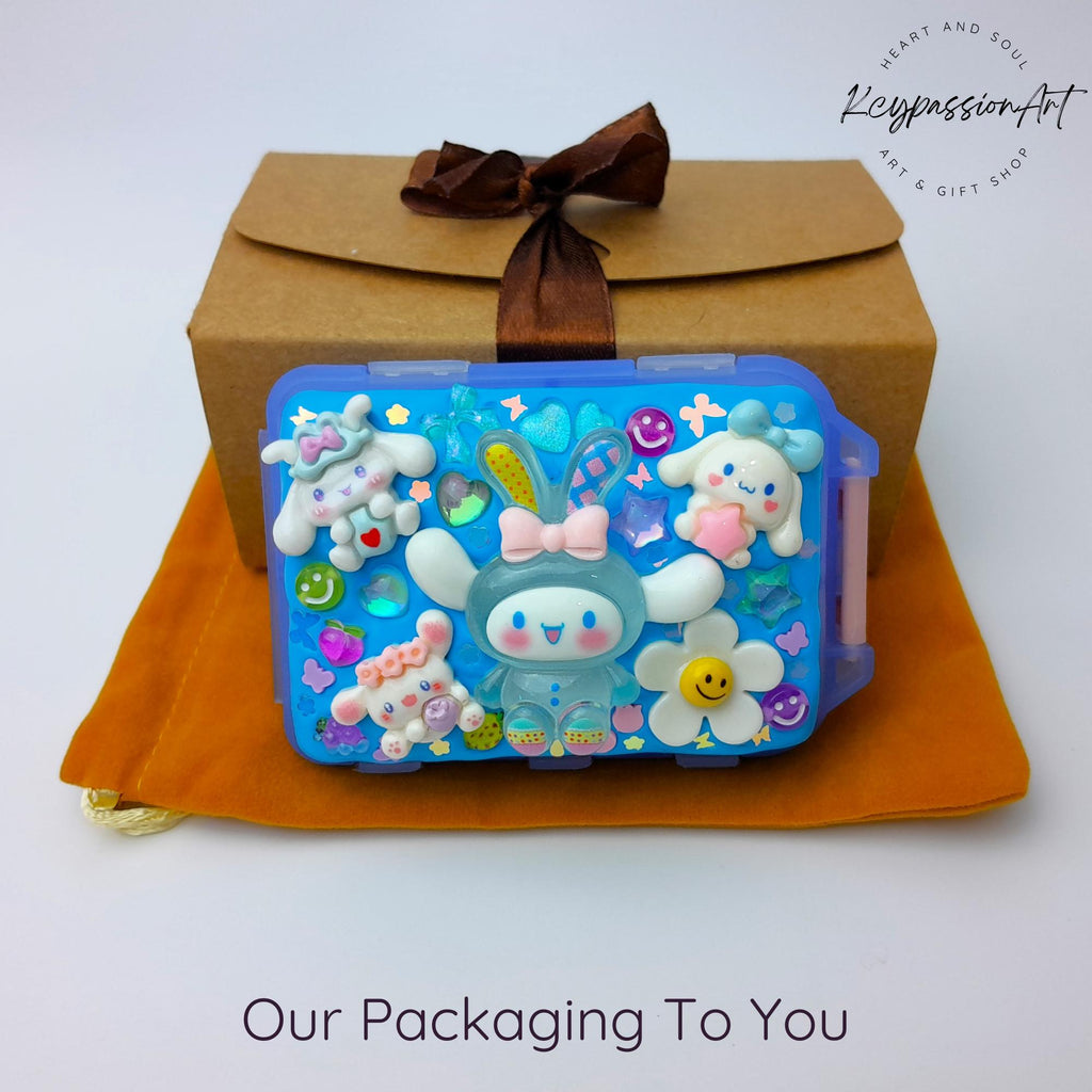 Cute and Chubby White Puppy Decorated Flip-Fold 10 Compartments Pill Box