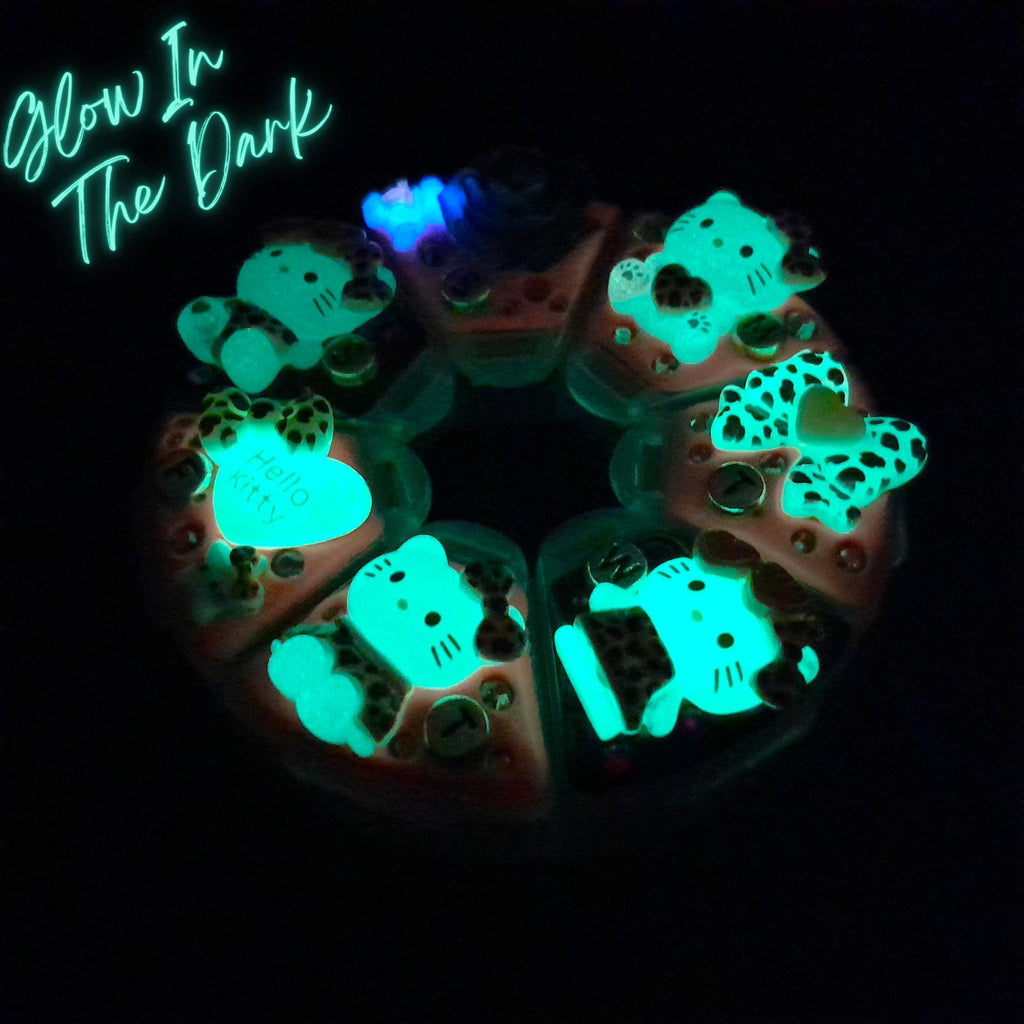 Spotted Kawaii Cat Decorated Round Pill Box