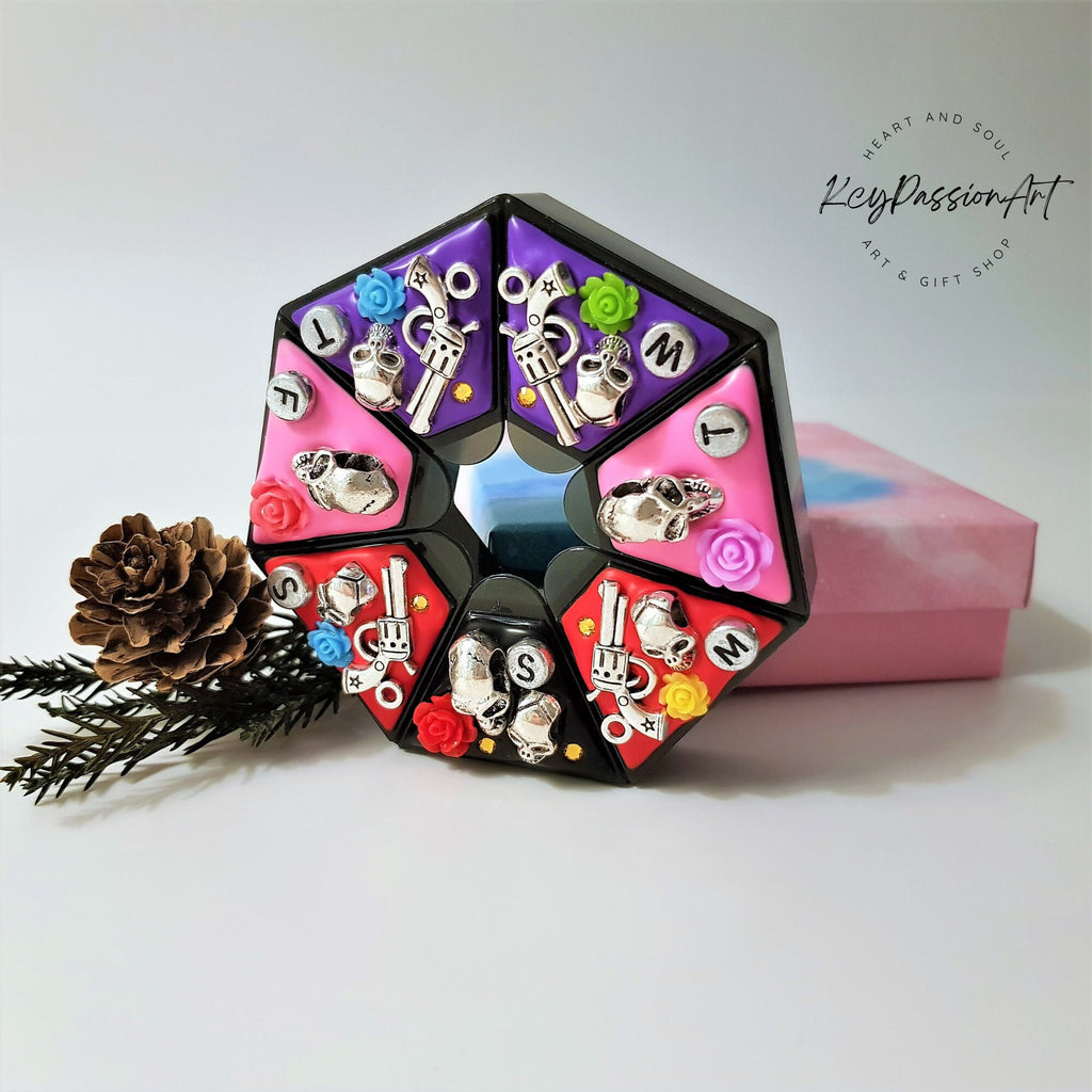 Skulls Guns & Roses - Heptagon Pill Box