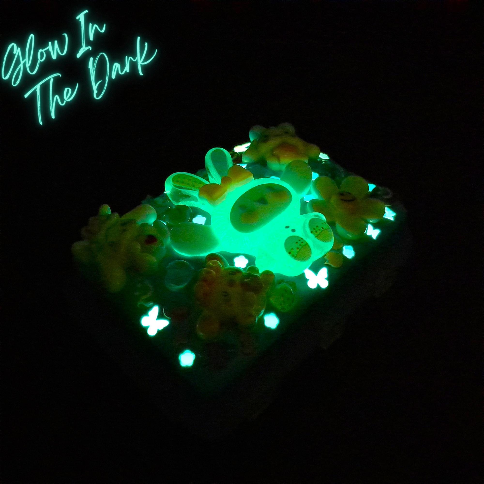 Cute and Chubby White Puppy Decorated Flip-Fold 10 Compartments Pill Box