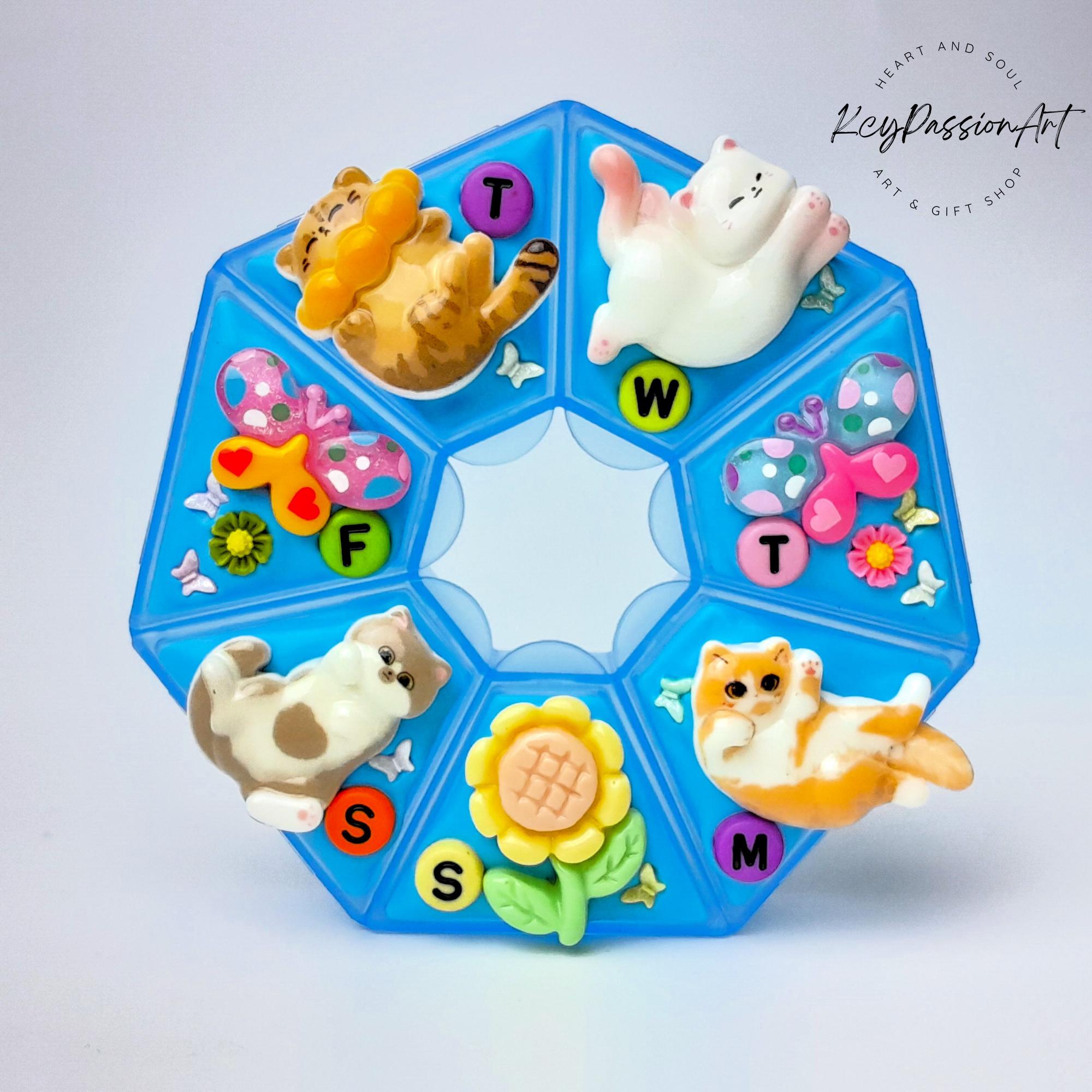 Cats And Butterflies Fun - Heptagon Pill Box