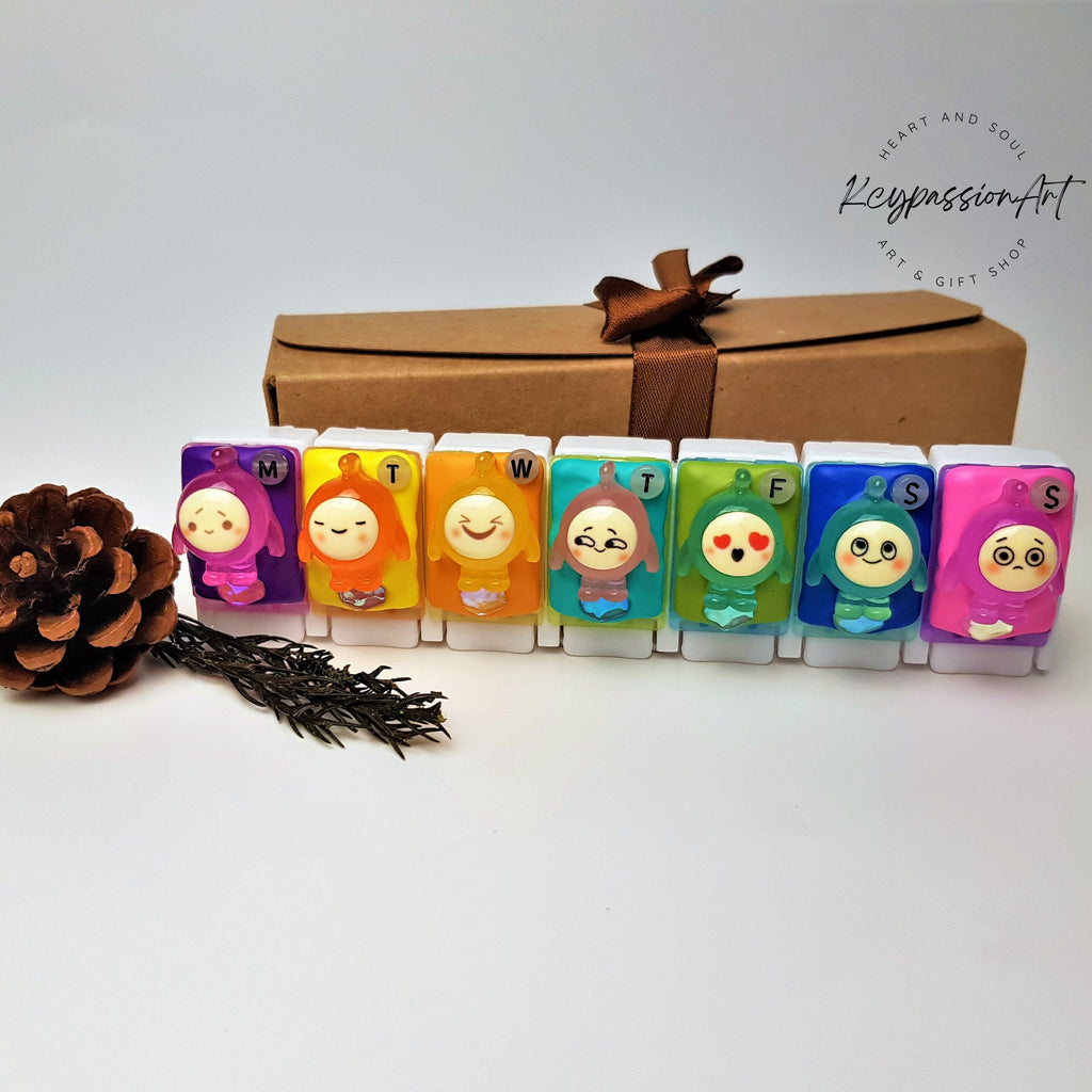 7-Tage-Pillenbox „Colorful We Glow“ – Leuchtende, niedliche Pillendose, Medikamenten- und Vitaminspender, Wochen-Pillenbox
