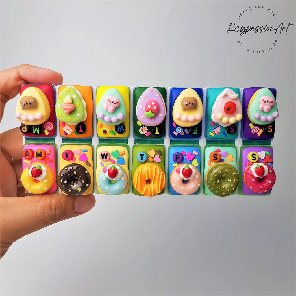 Sweet Desire Decorated 14 Compartments Detachable Pill Box
