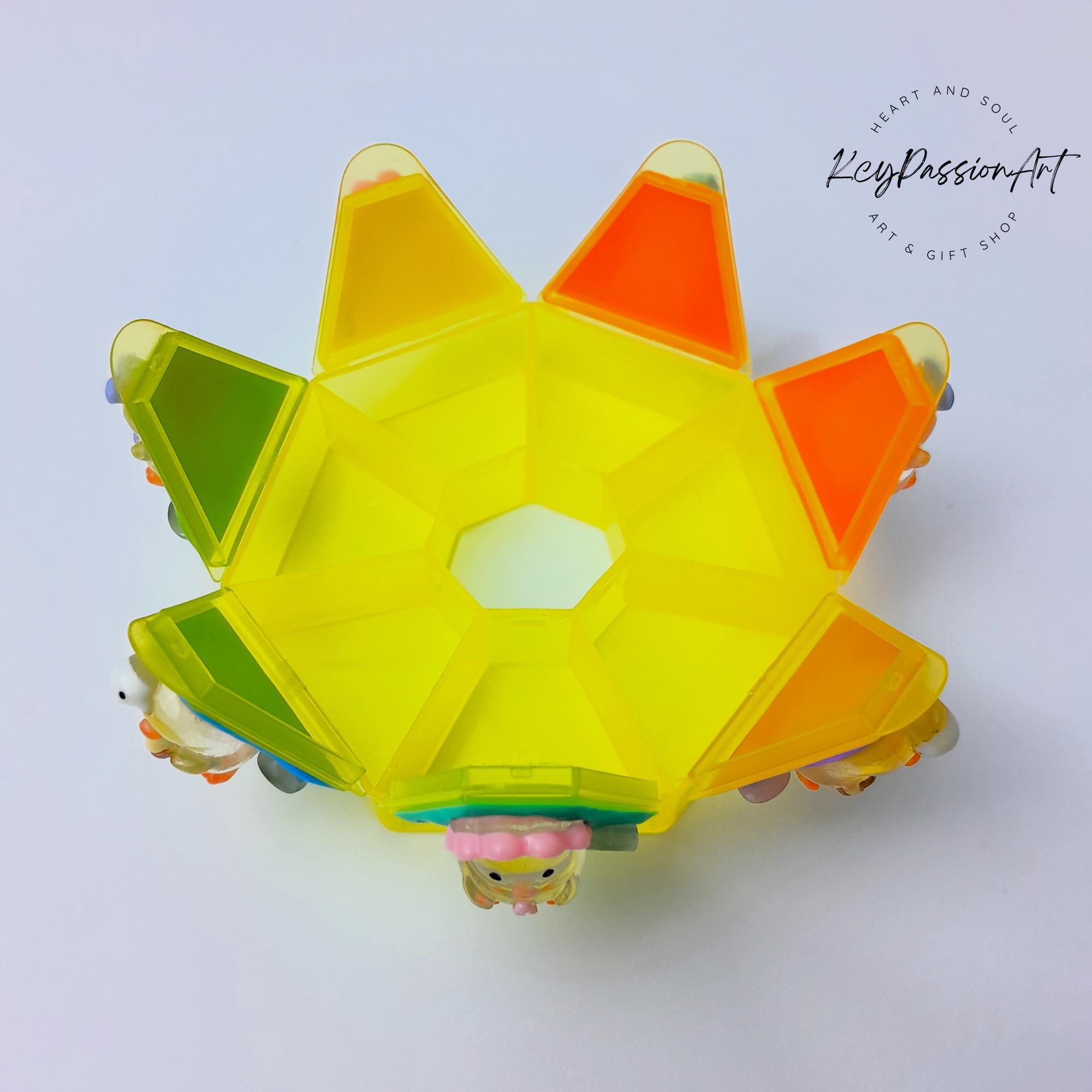 Winter Chicky Chick - Heptagon Pill Box