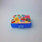 Pilulier décoratif grand format à rabat et 9 compartiments, idéal pour les journées d'école