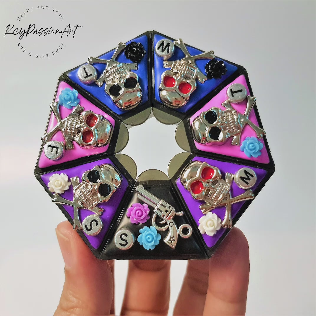 Silvery Skulls - Heptagon Pill Box