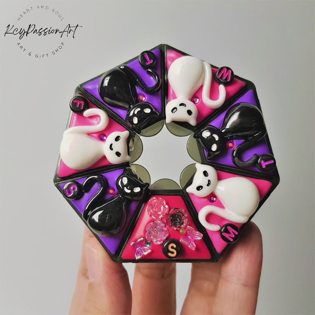 Mysterious Cats - Heptagon Pill Box
