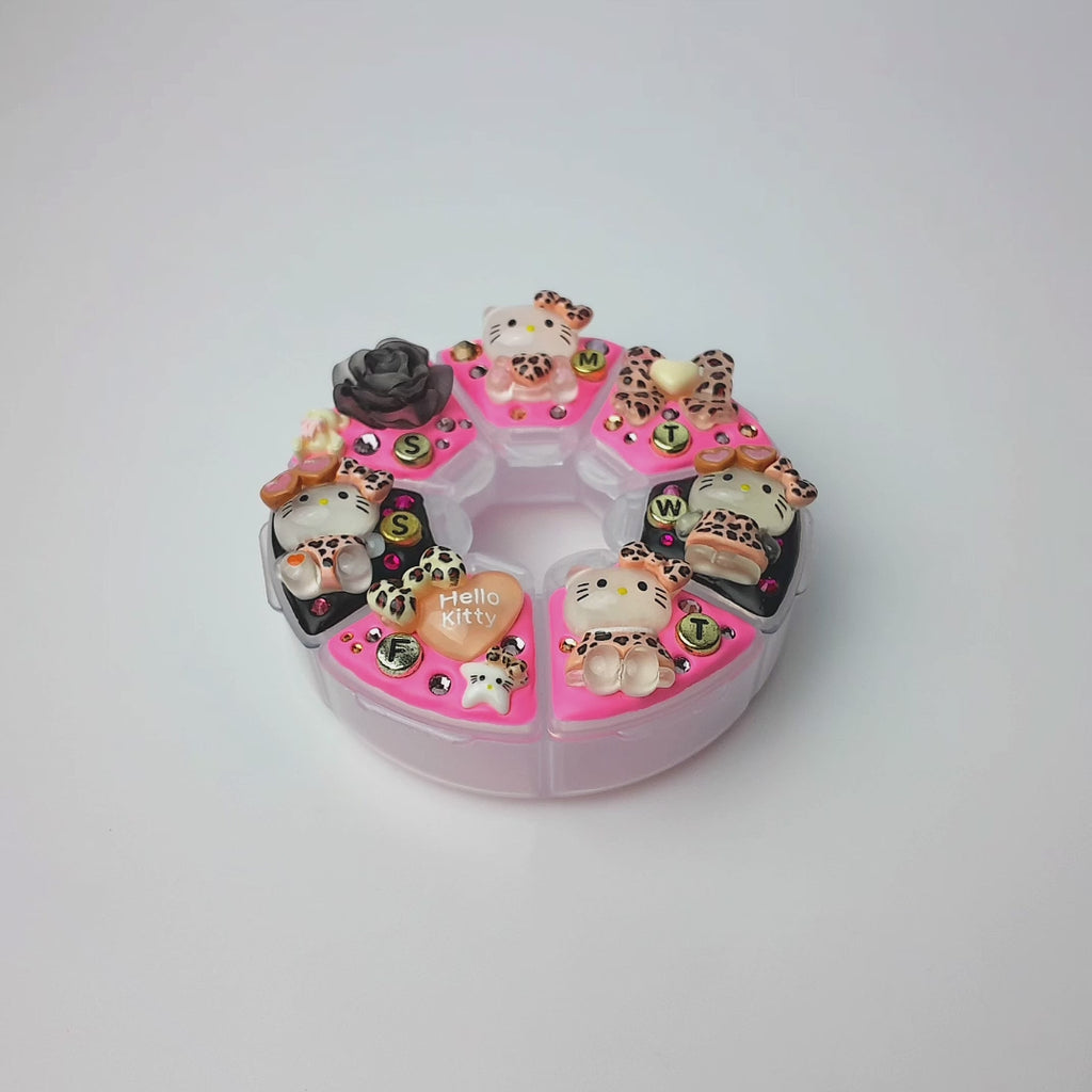 Runde Pillendose mit Kawaii-Katzenmotiv