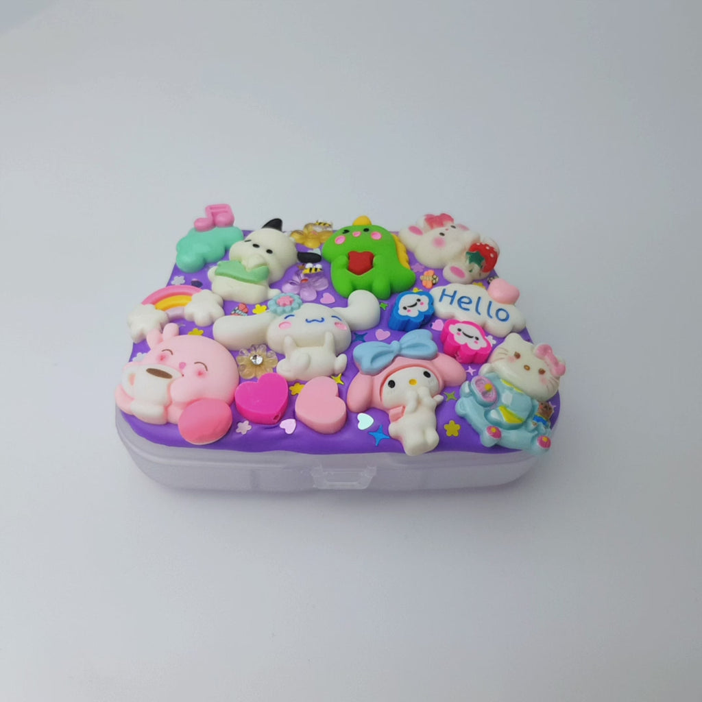 5-Tage-Pillenbox „Kawaii Friends Hangouts“ – Pillendose für morgens und abends, Pillenbehälter, 5-Tage-Pillenetui, Pillenbox für Tag und Nacht